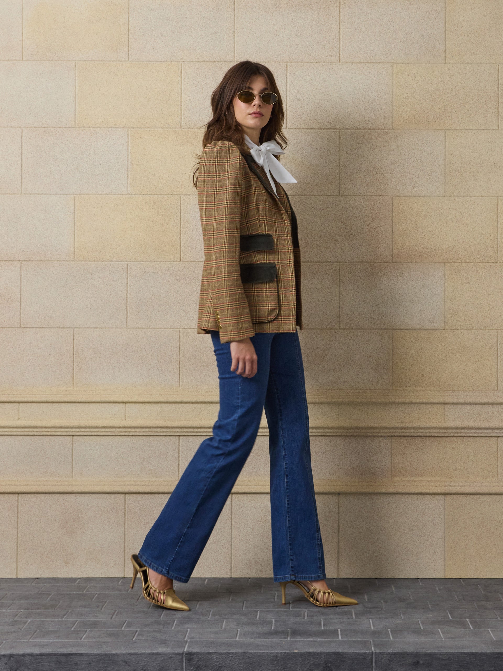 Blazer única com manga abalonada e padrão de xadrez castanho