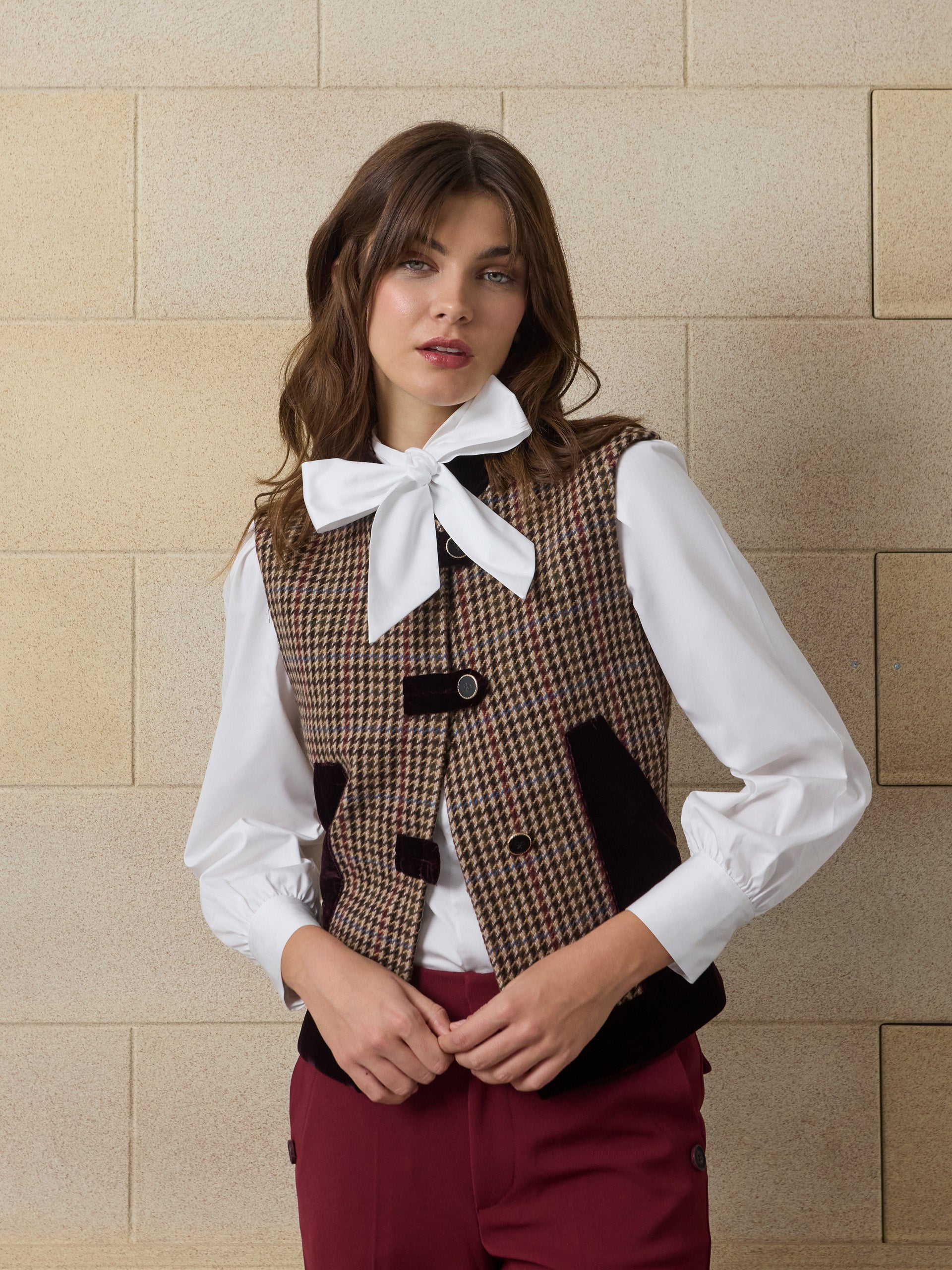 Colete exclusivo com detalhes em padrão pied-de-poule bordeaux