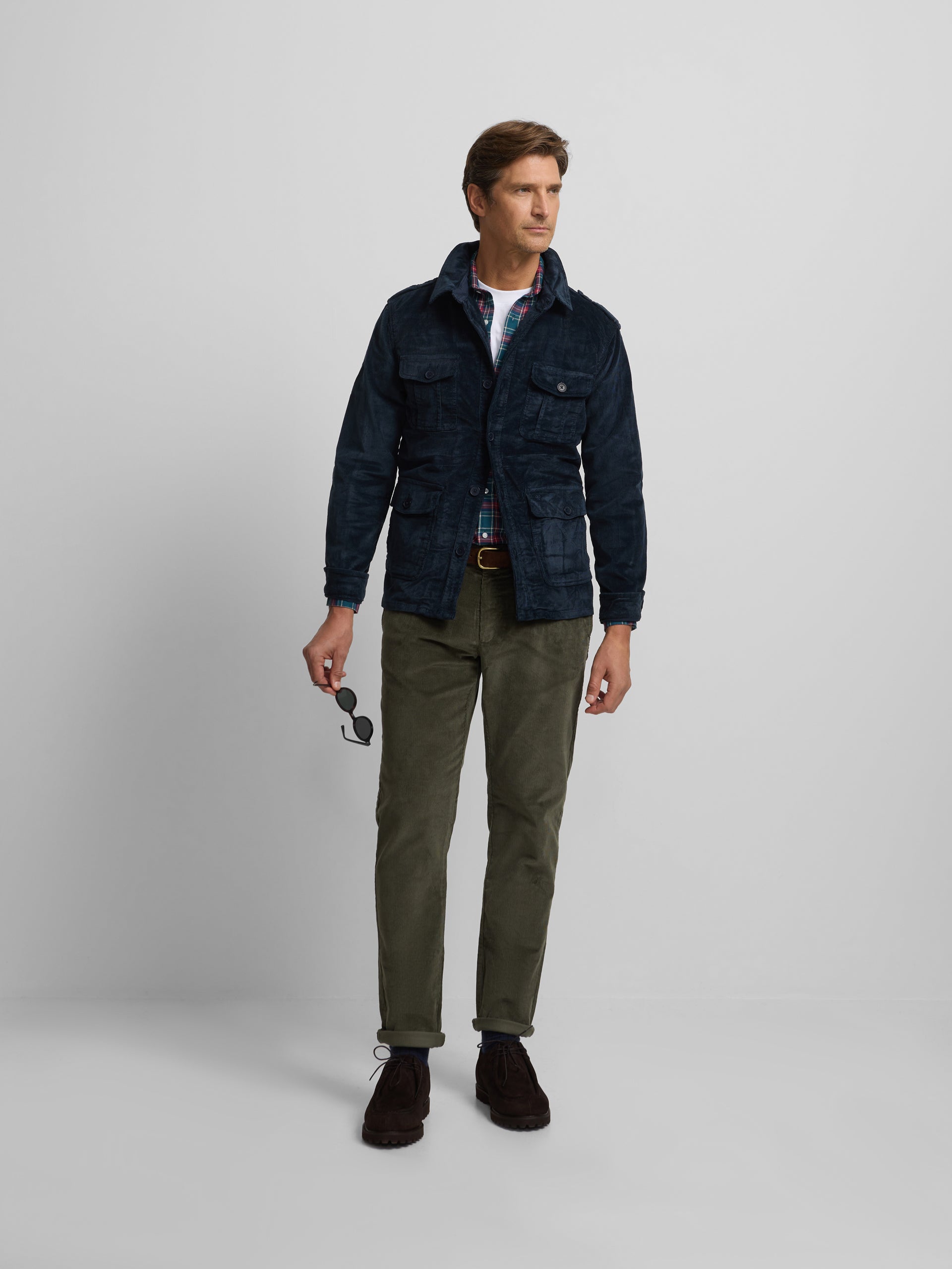 Veste en velours côtelé bleu marine avec poches