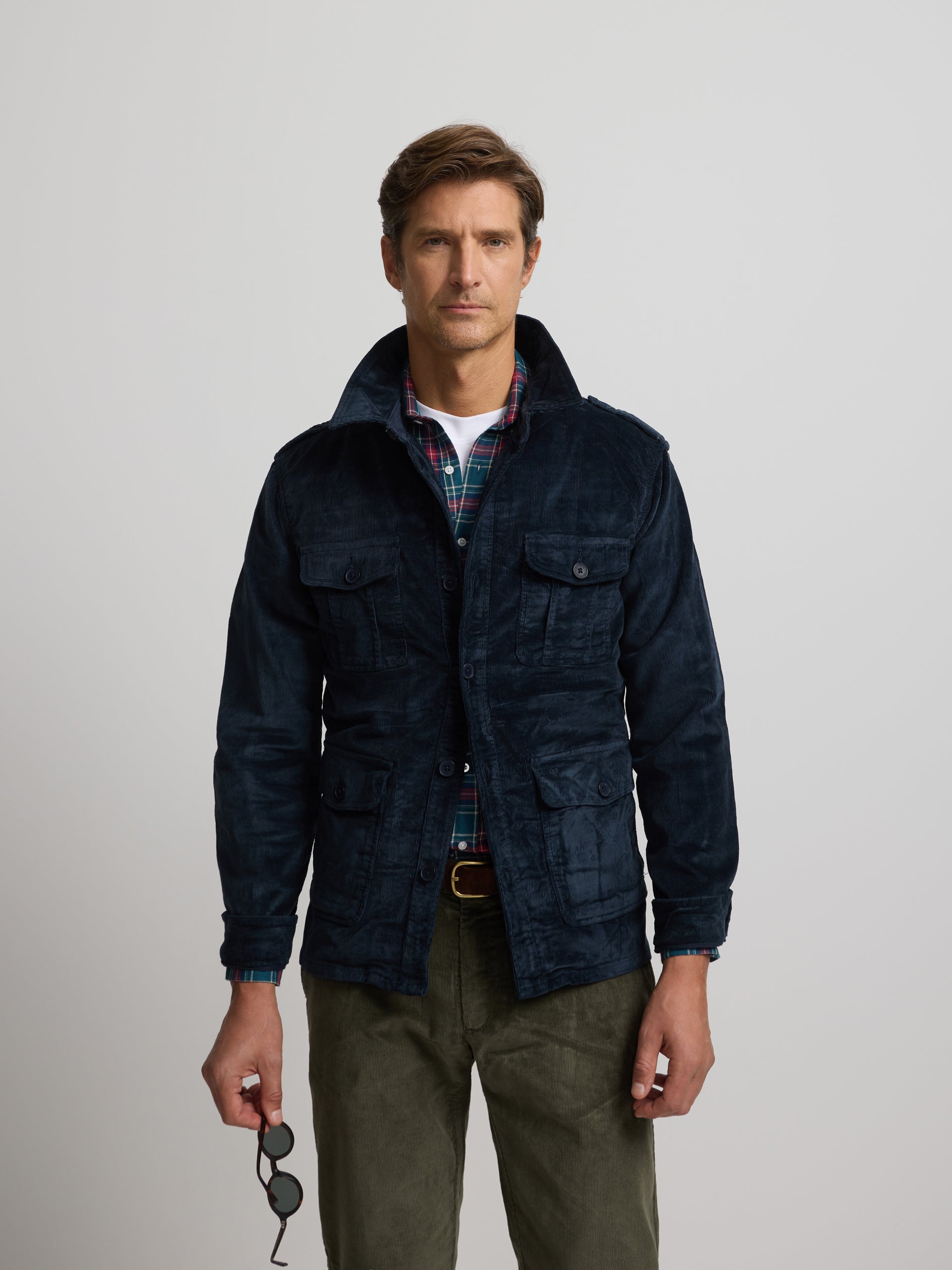 Veste en velours côtelé bleu marine avec poches