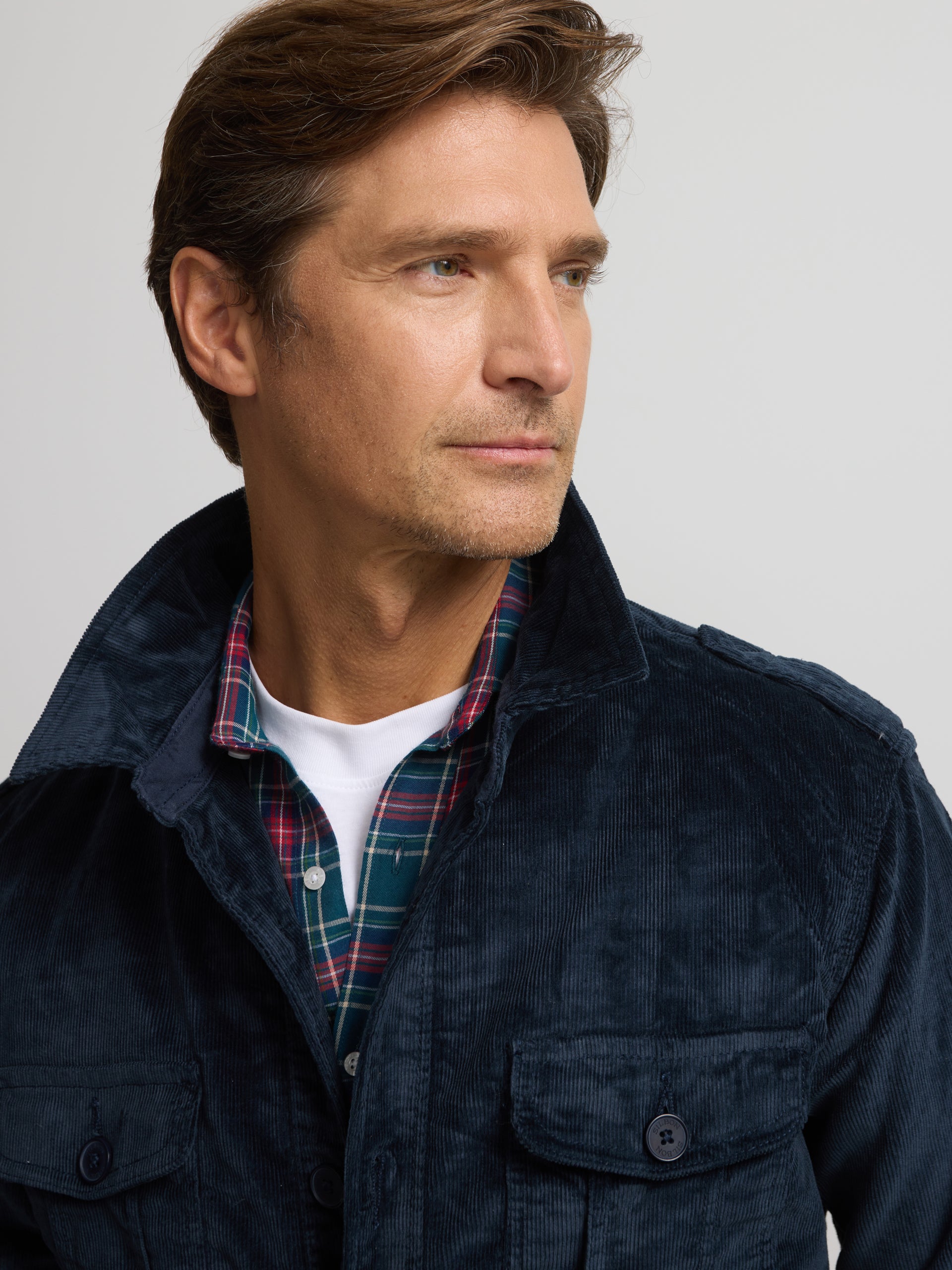 Veste en velours côtelé bleu marine avec poches