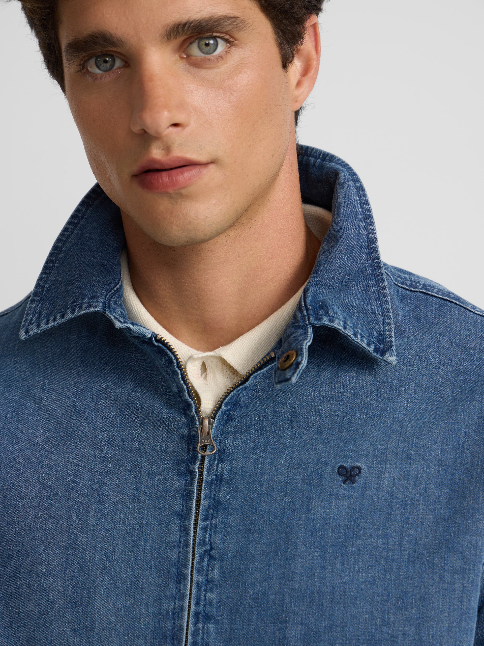 Bomber denim azul desgastada