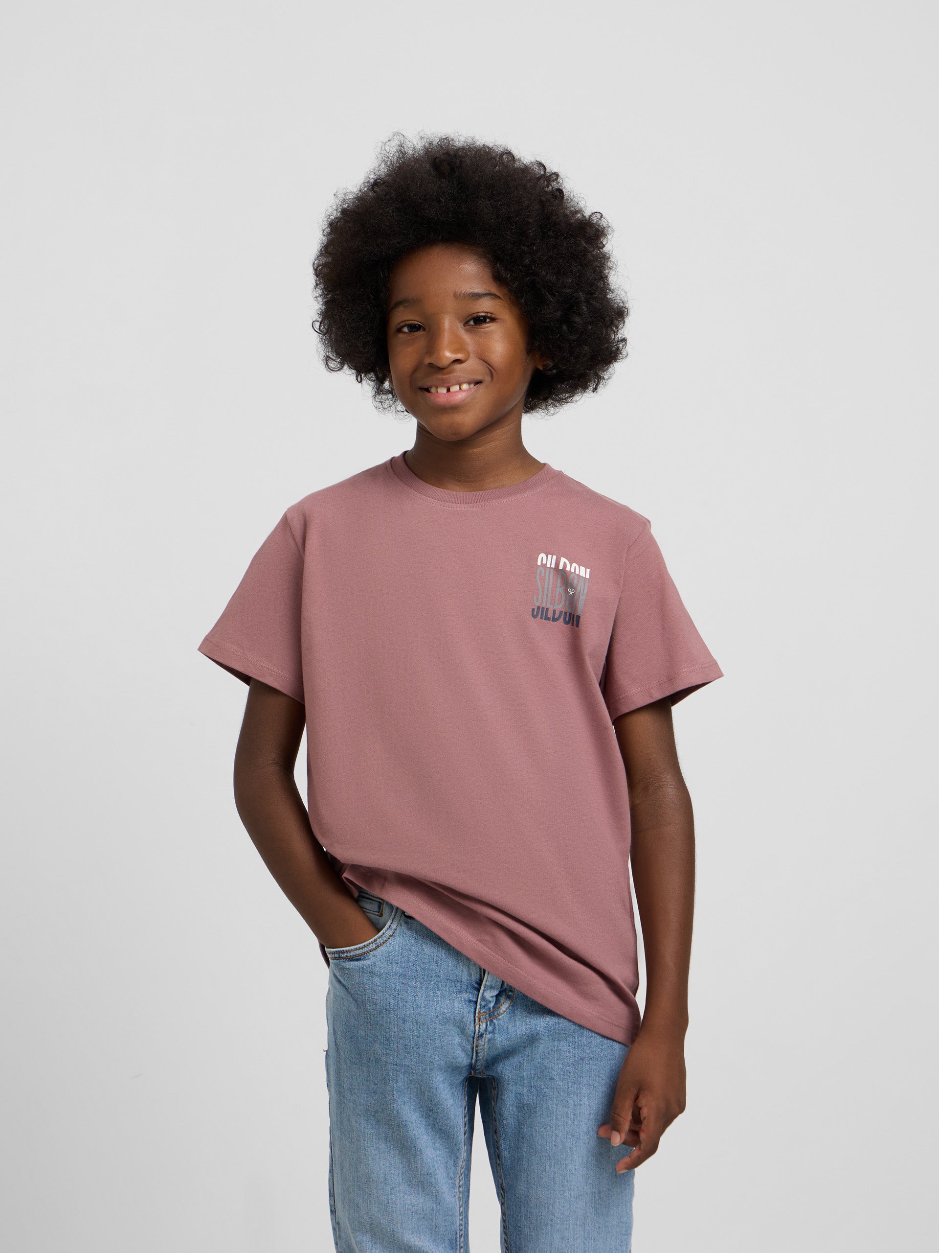 Kids' T-shirt with burgundy tricolor letters