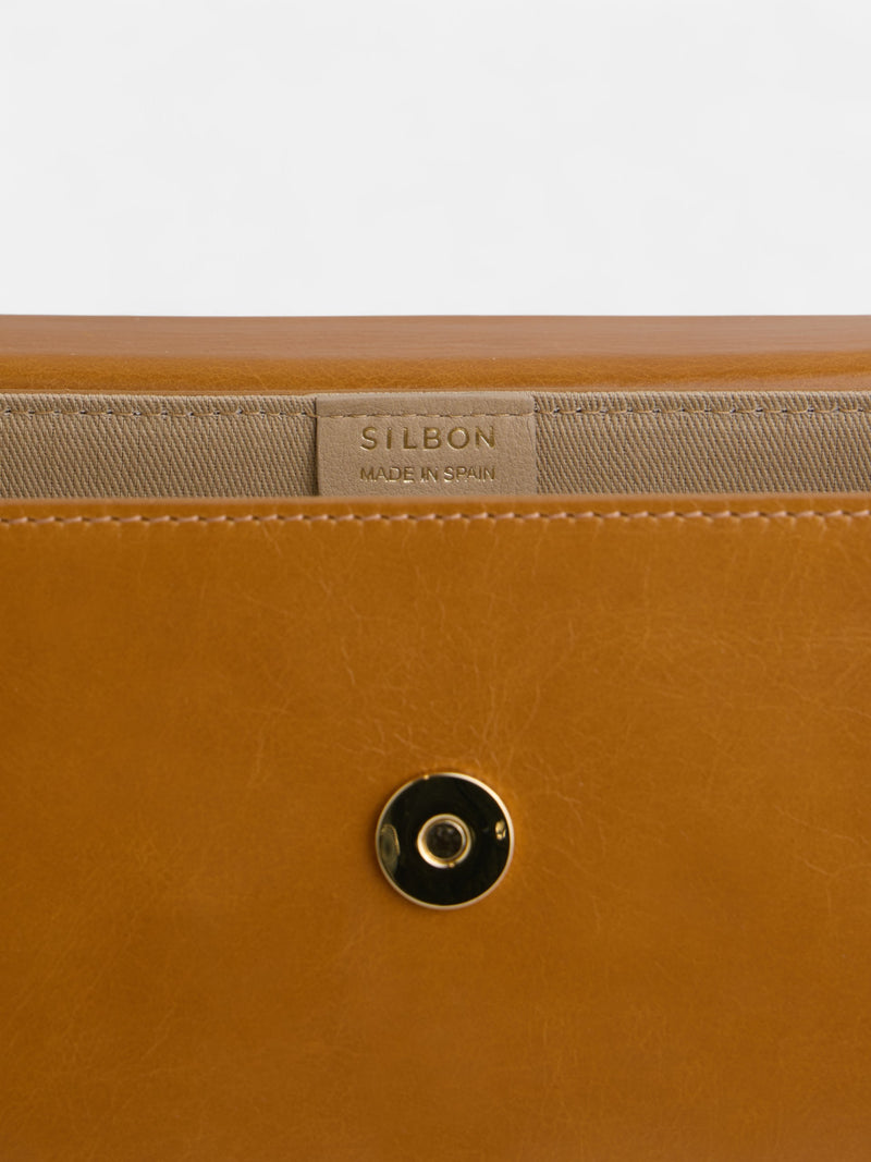 Bolsa de aba em pele camel