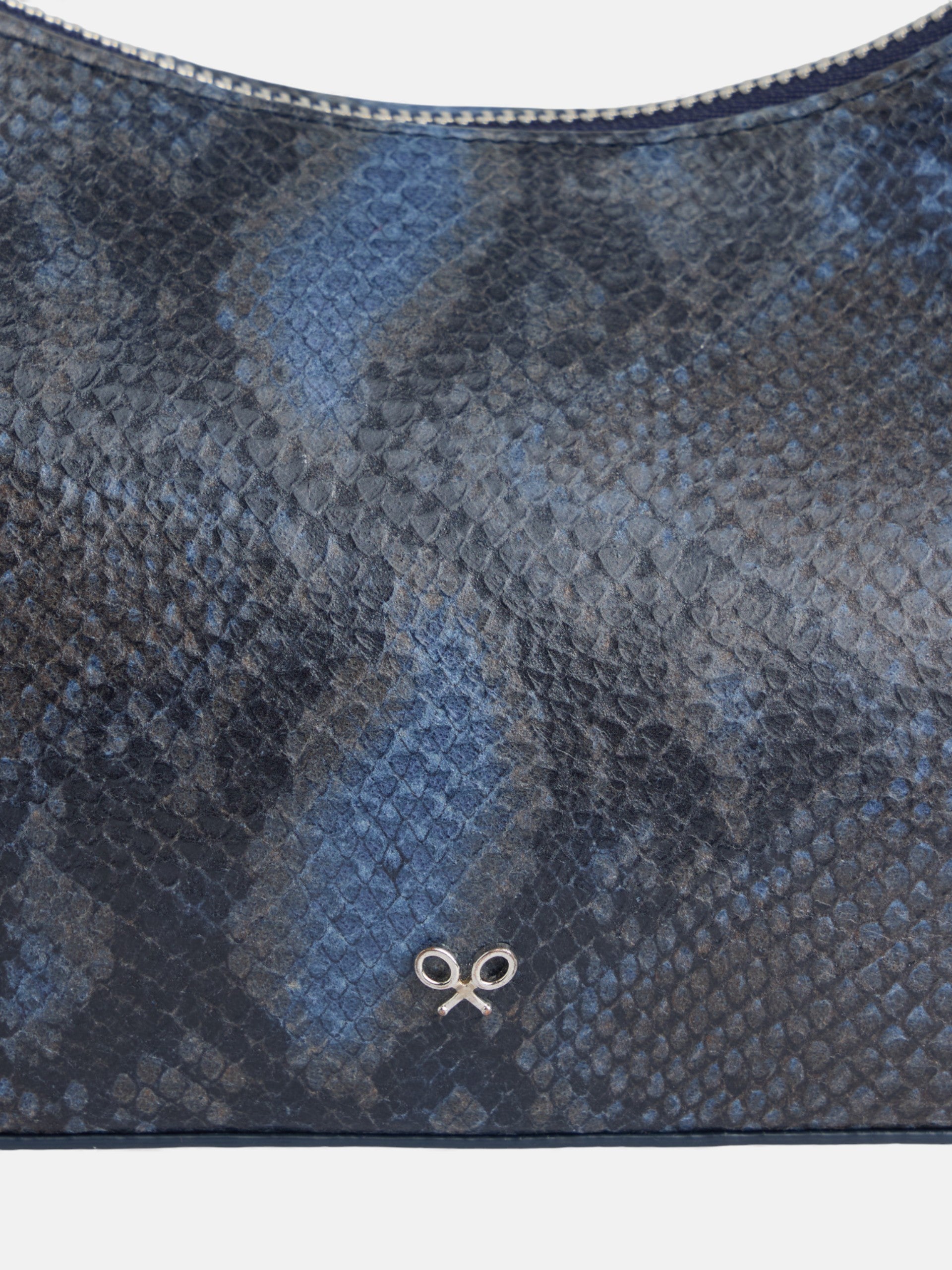 Bolsa pochette em pele com estampado animal azul