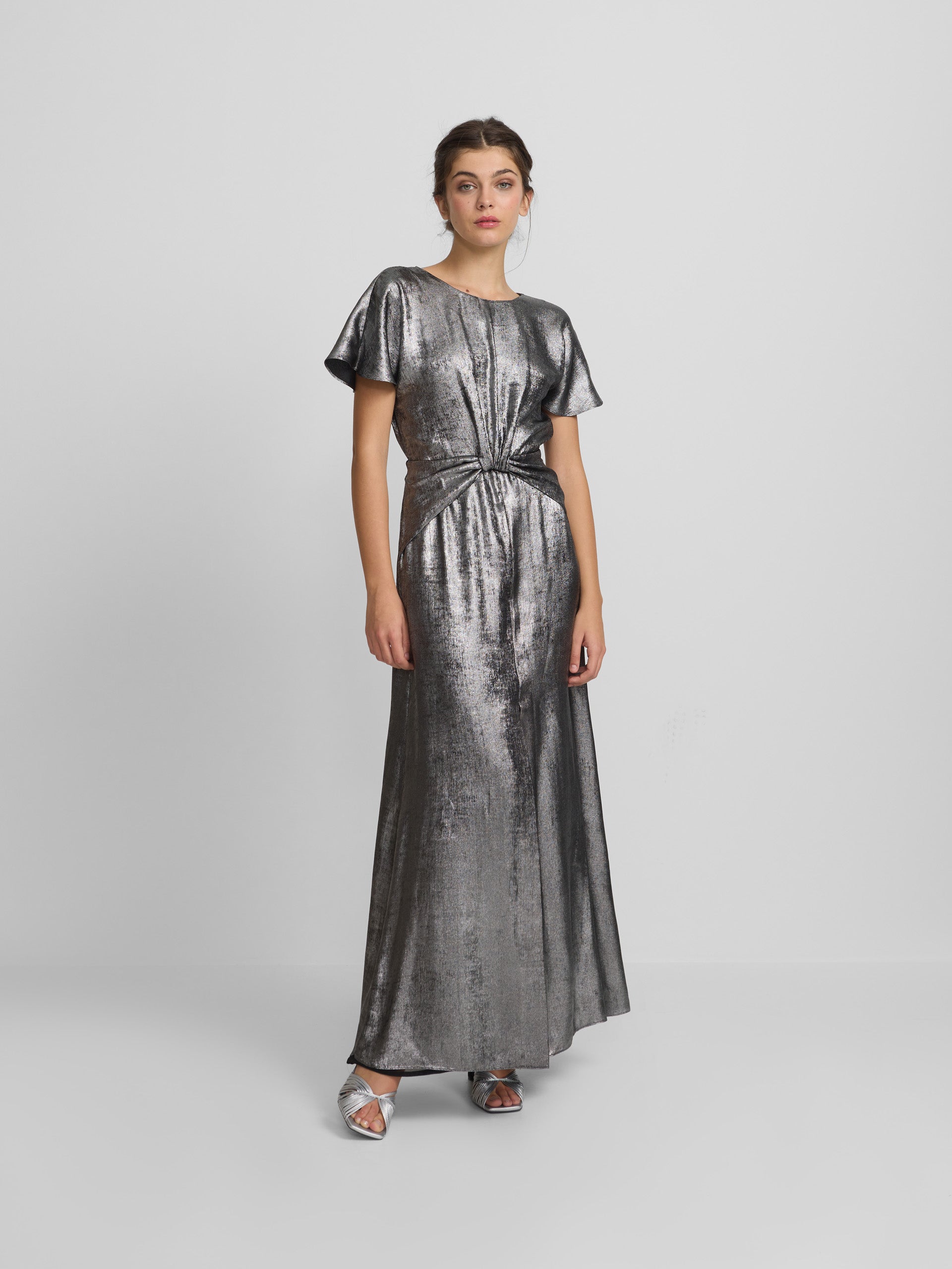 Vestido largo asimetrico plata