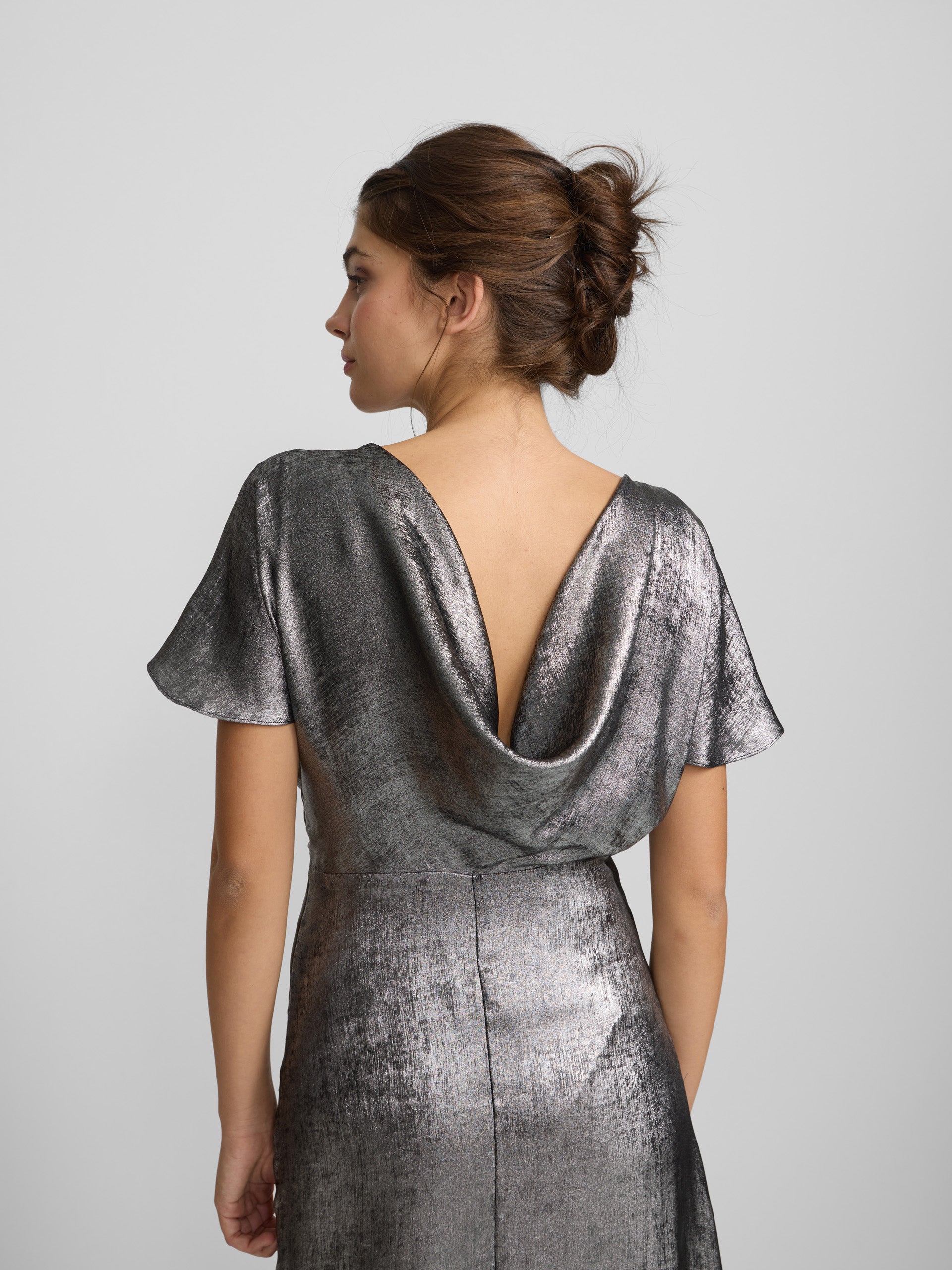 Vestido largo asimetrico plata