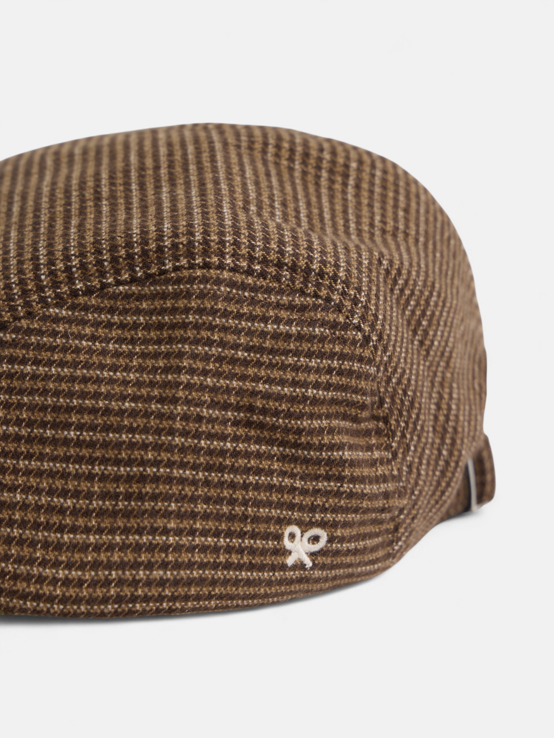 Classic beige brown houndstooth cap
