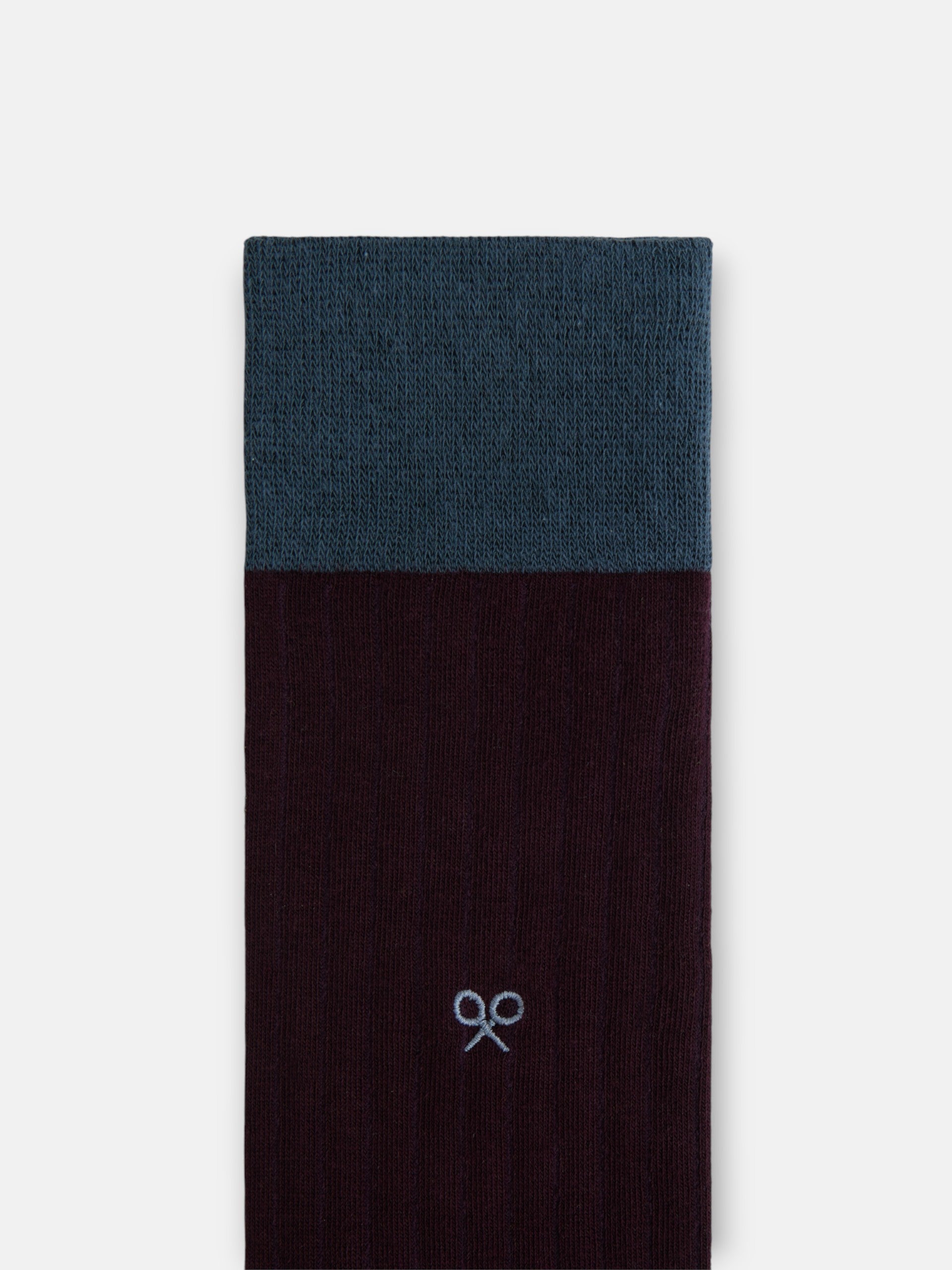 Burgundy ribbed knee-high sock