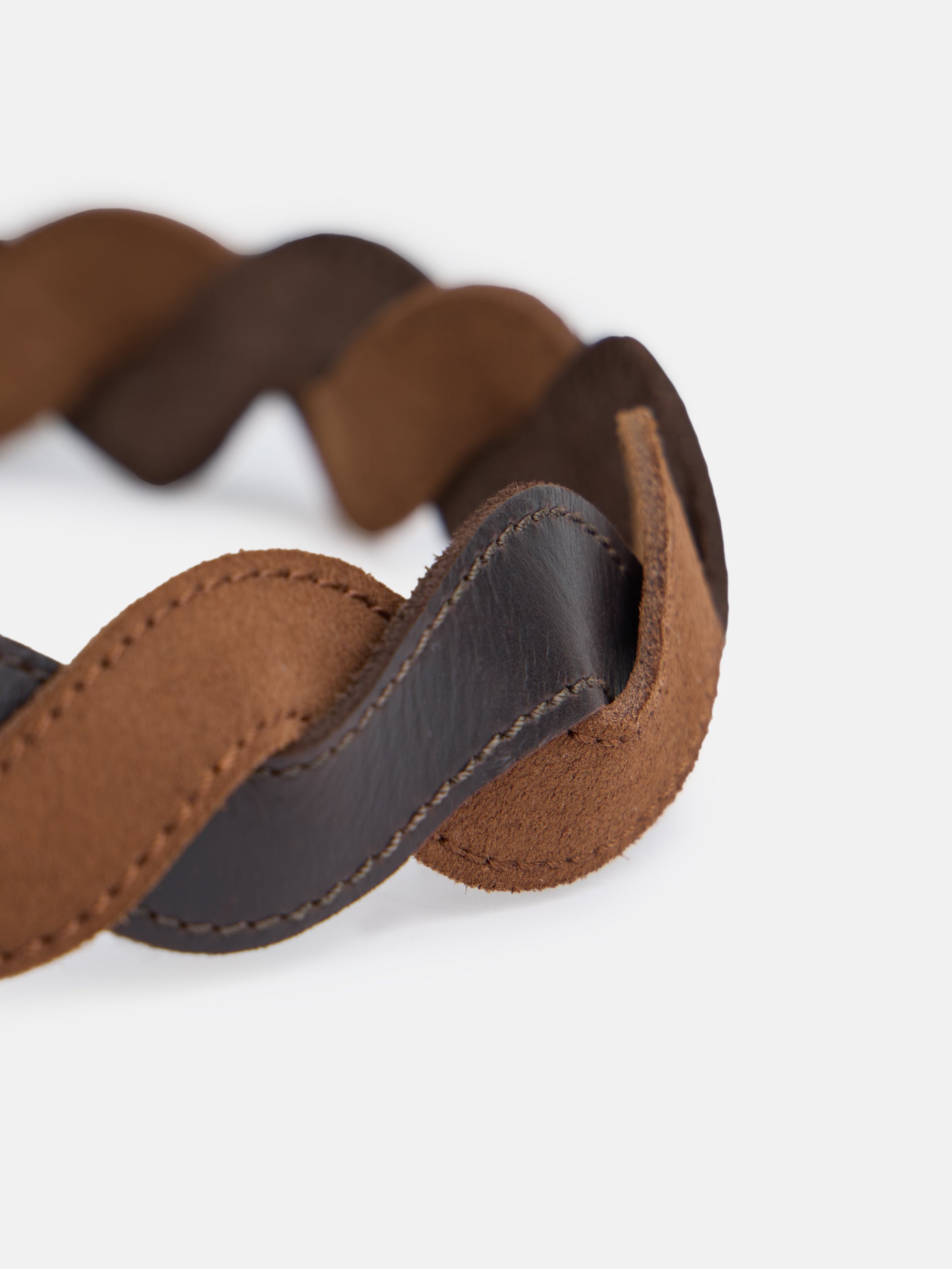 Cinto entrançado em camurça bicolor bege