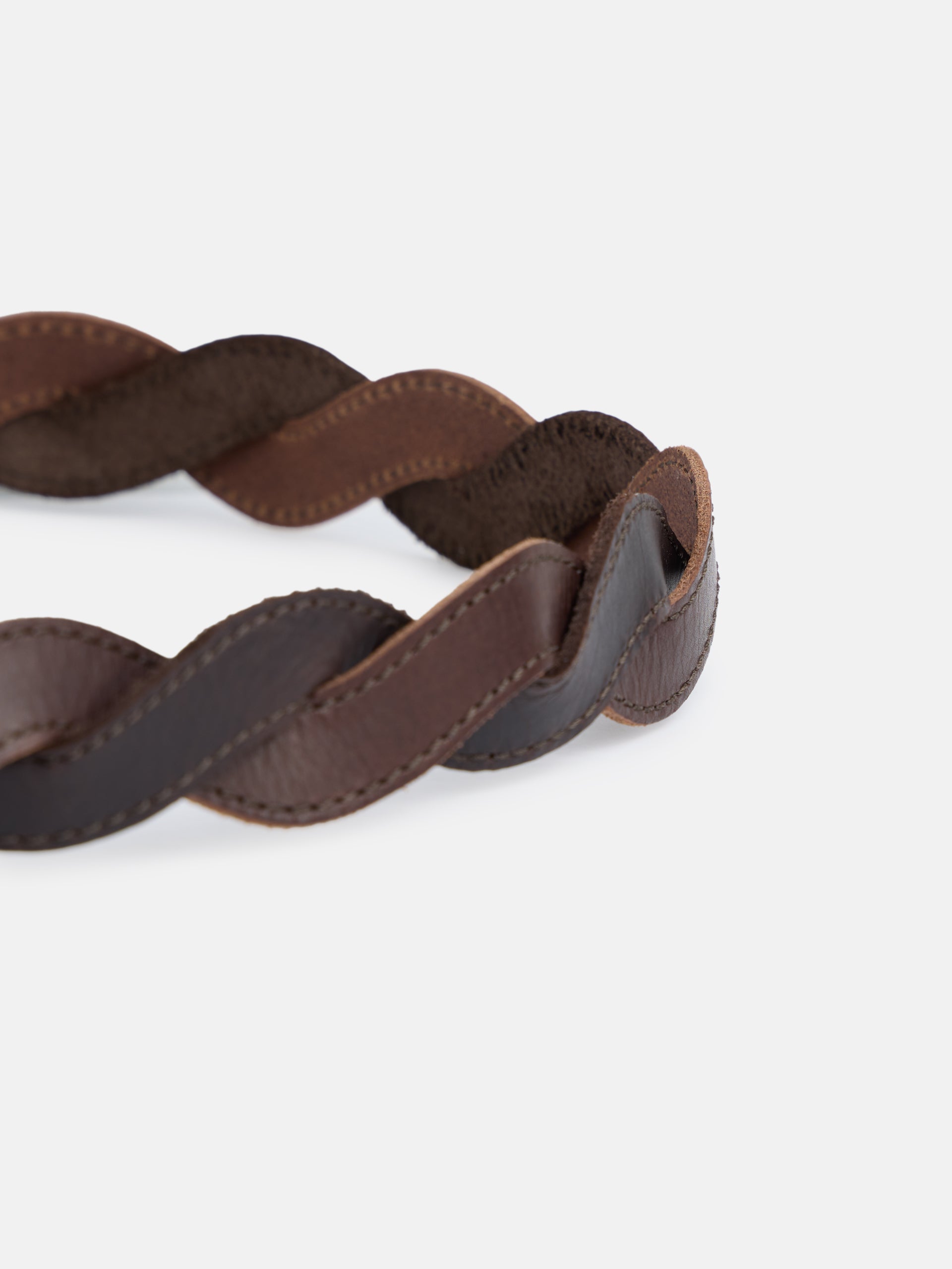 Cinto entrançado em pele bicolor castanha