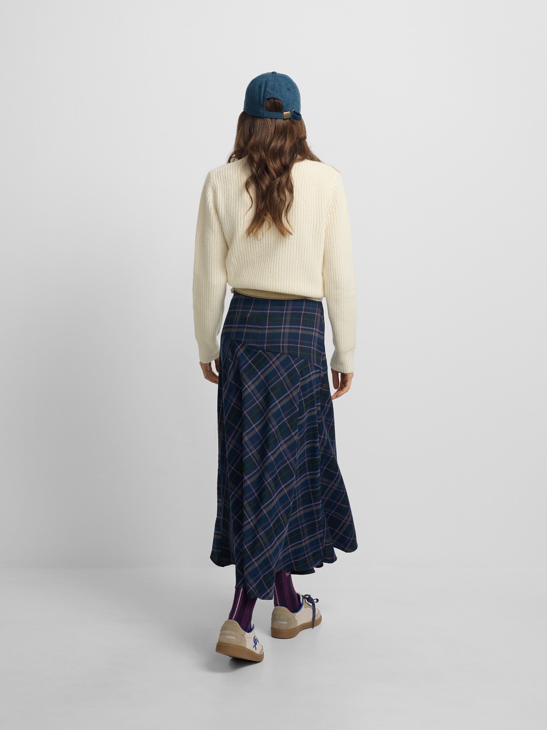 Saia midi xadrez cinzenta e rosa