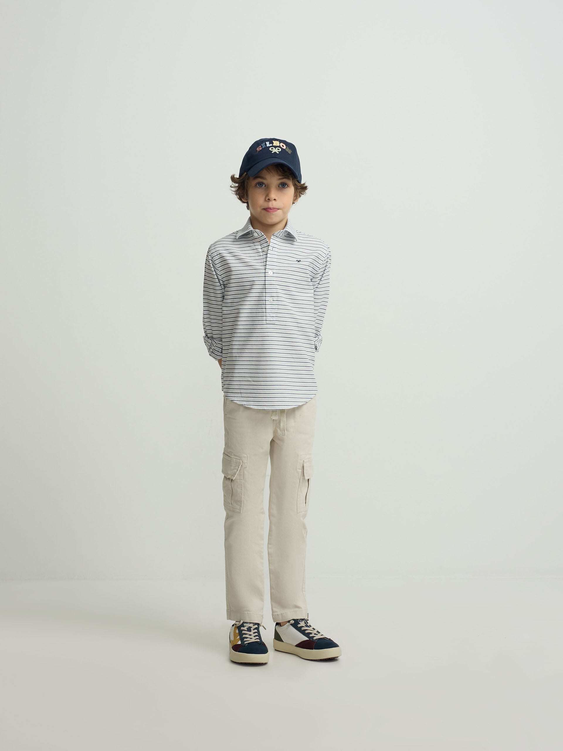 Chemise de sport enfant Oxford bleu marine à rayures crème