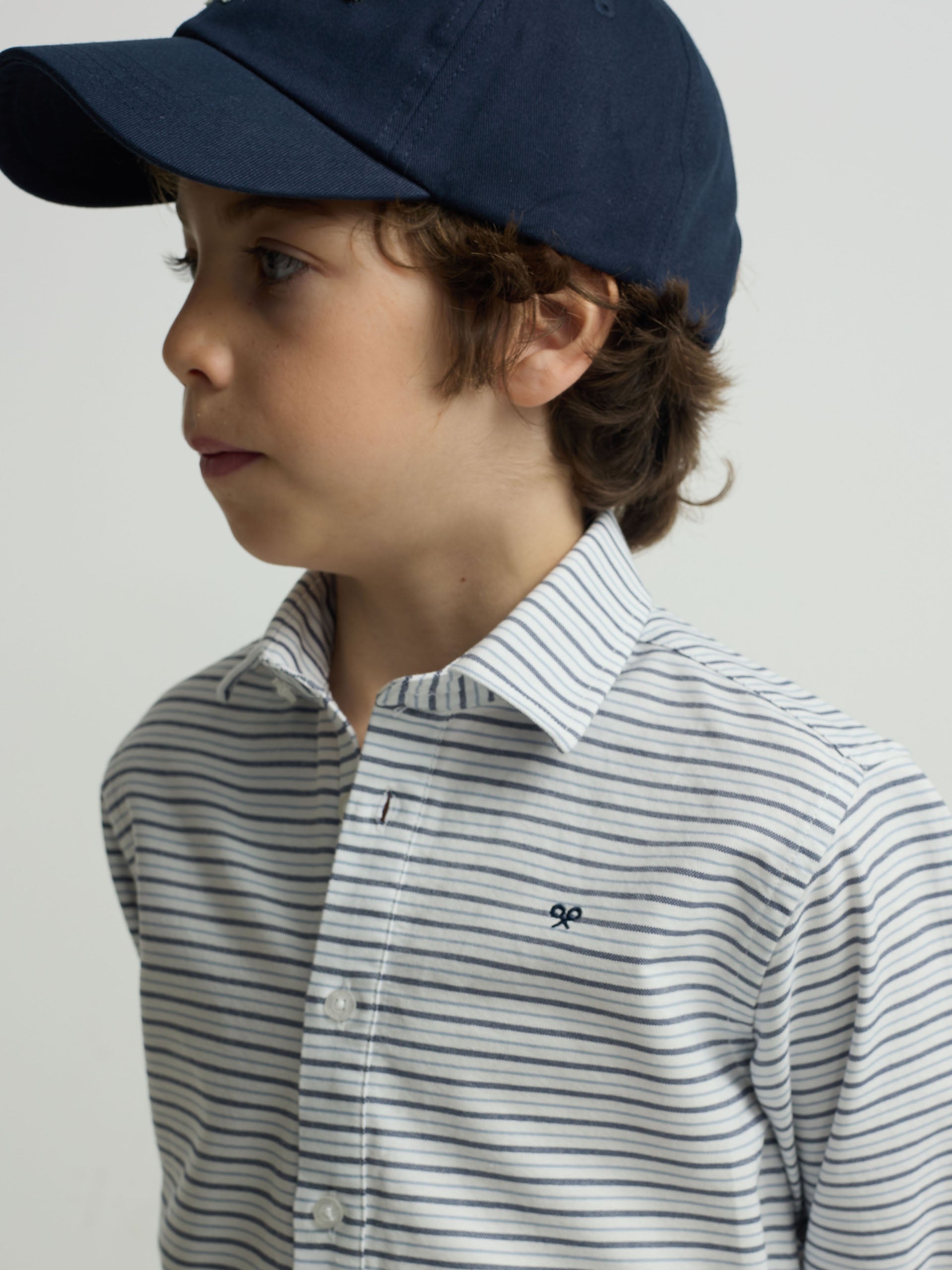 Chemise de sport enfant Oxford bleu marine à rayures crème