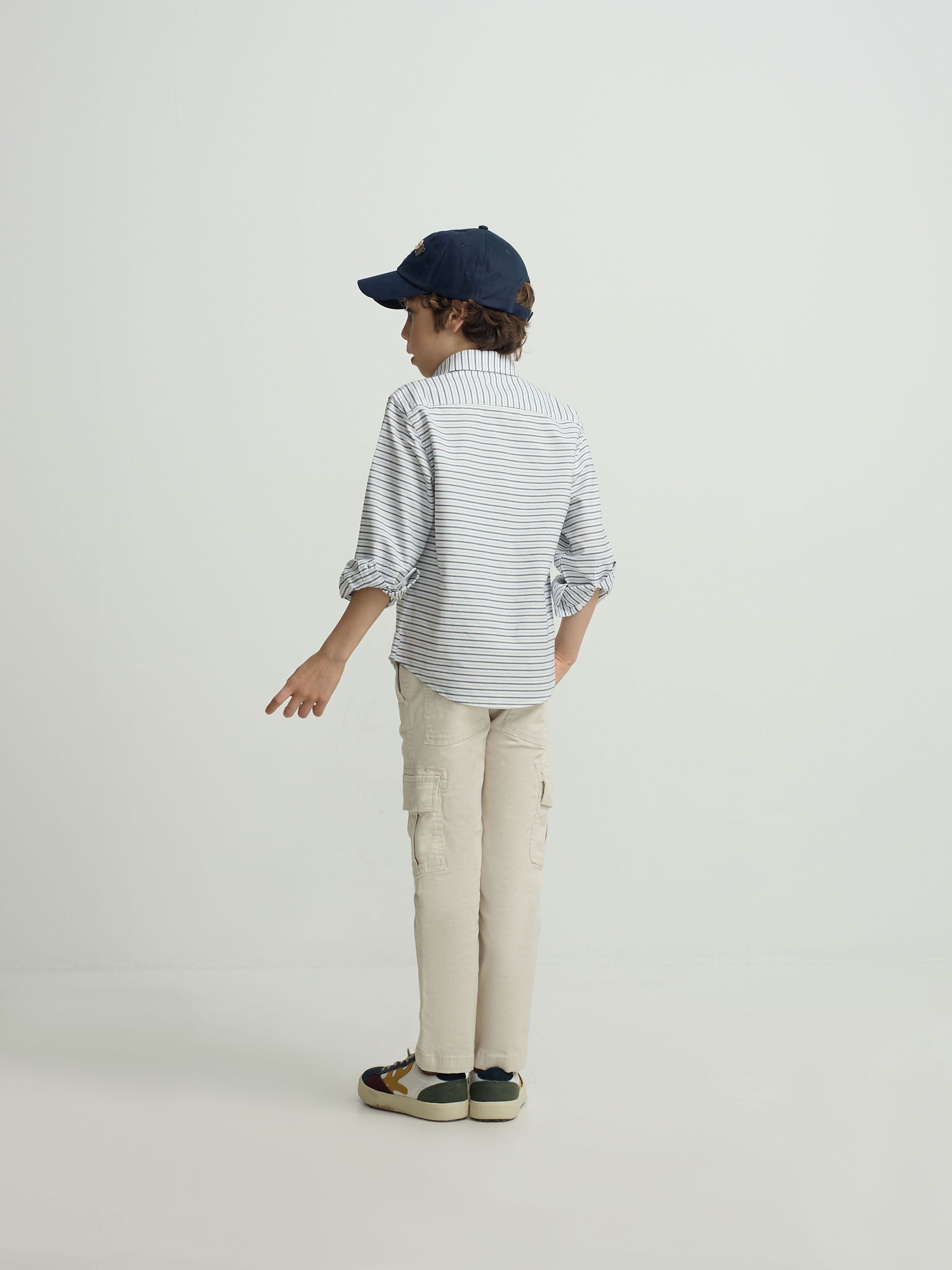 Chemise de sport enfant Oxford bleu marine à rayures crème