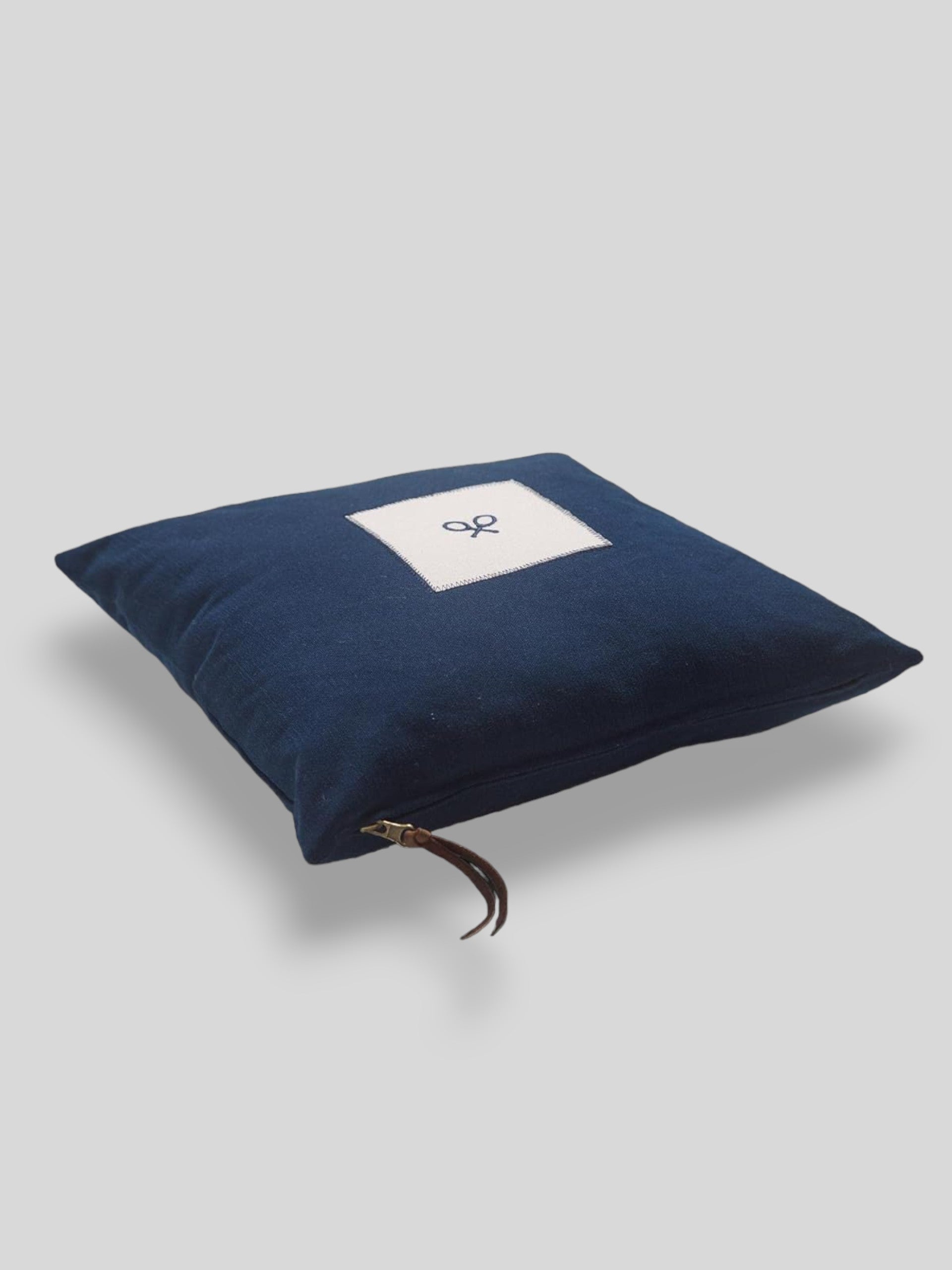 Cojín clasico azul marino