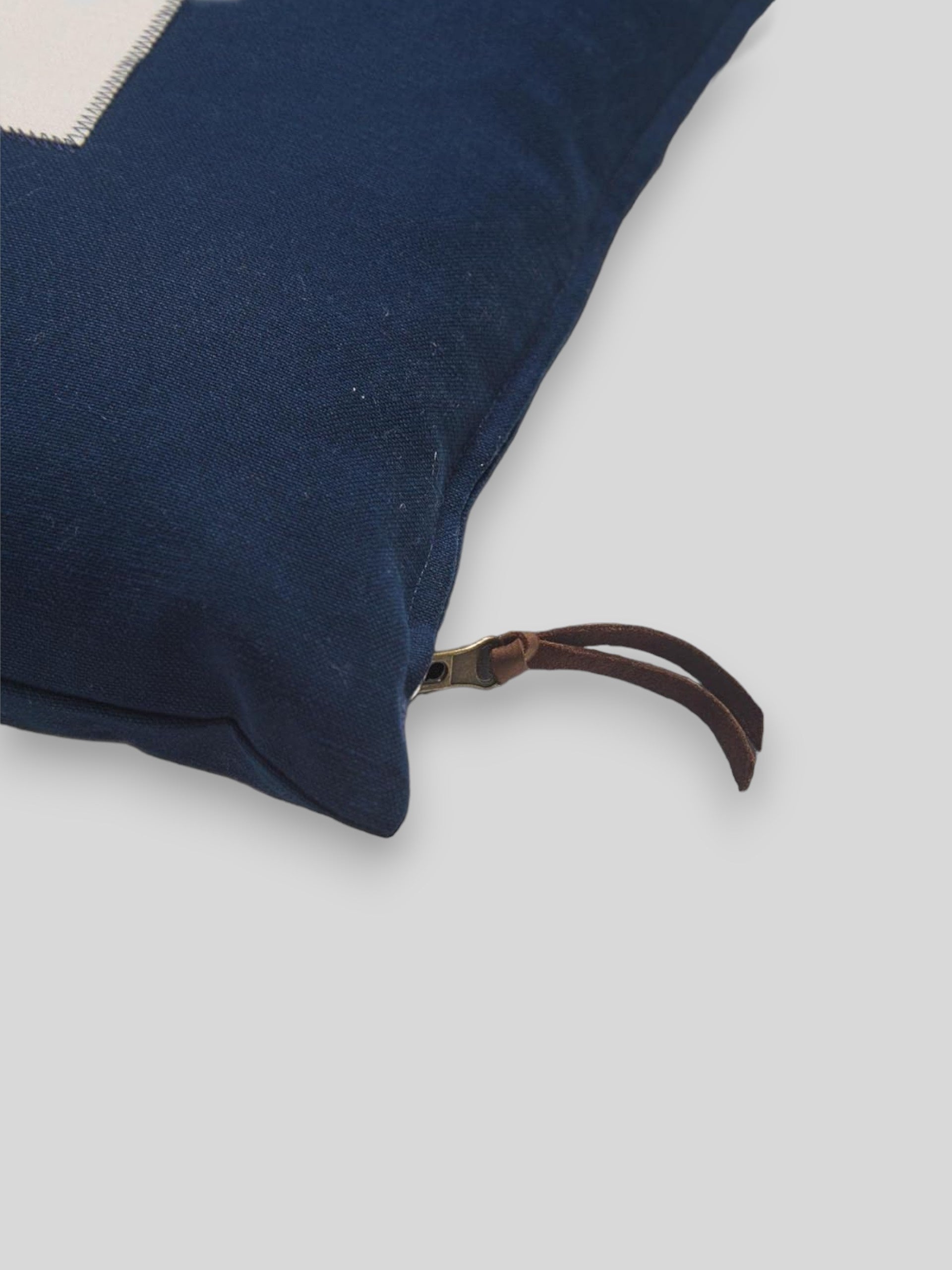 Cojín clasico azul marino