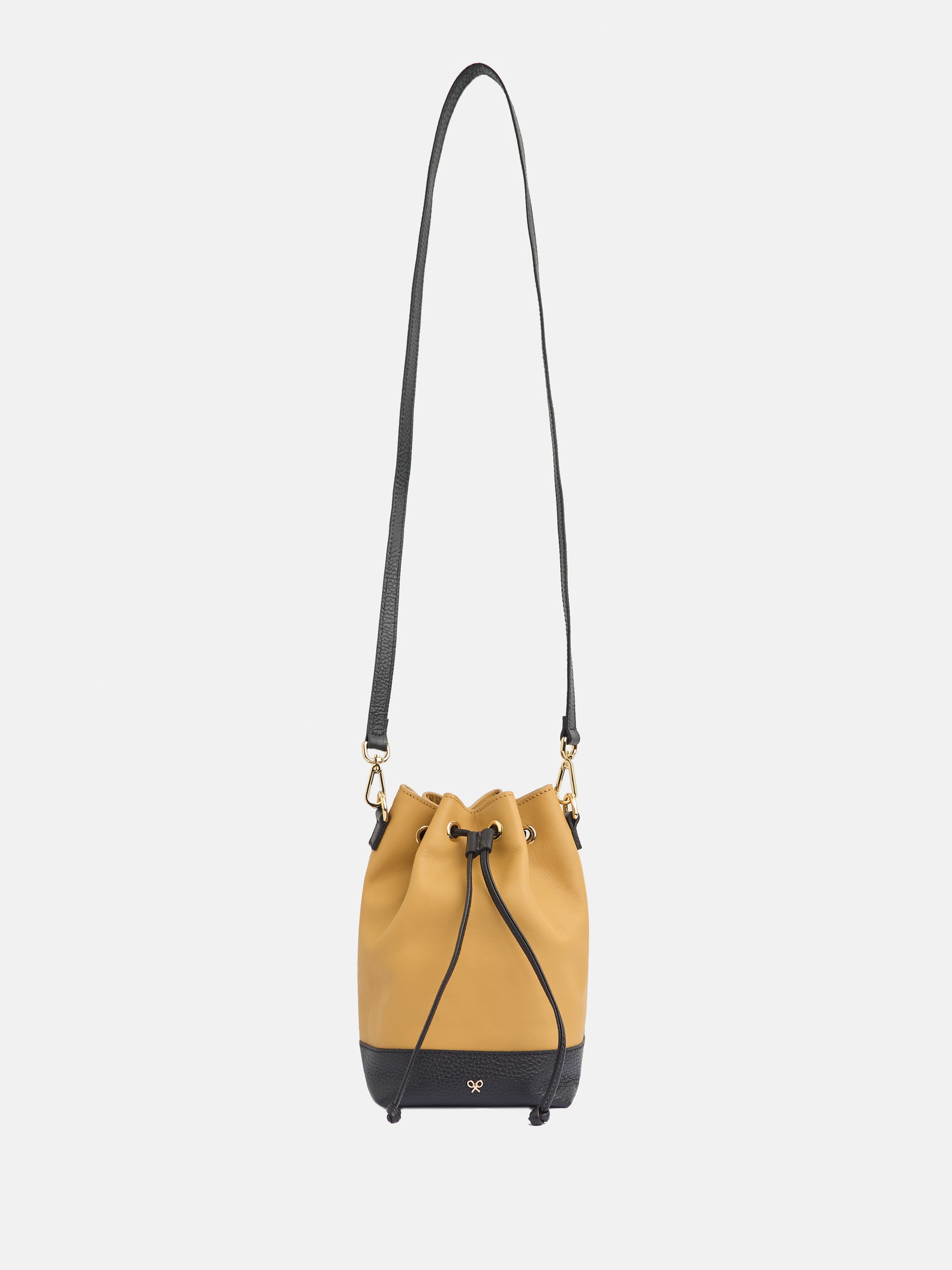 Bolso saco piel combinado camel y negro