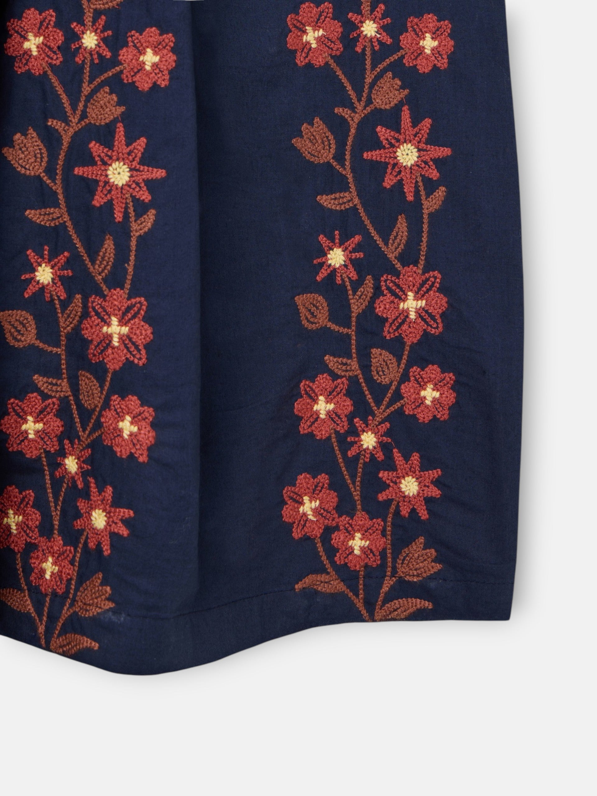 Saia comprida azul com flores bordadas