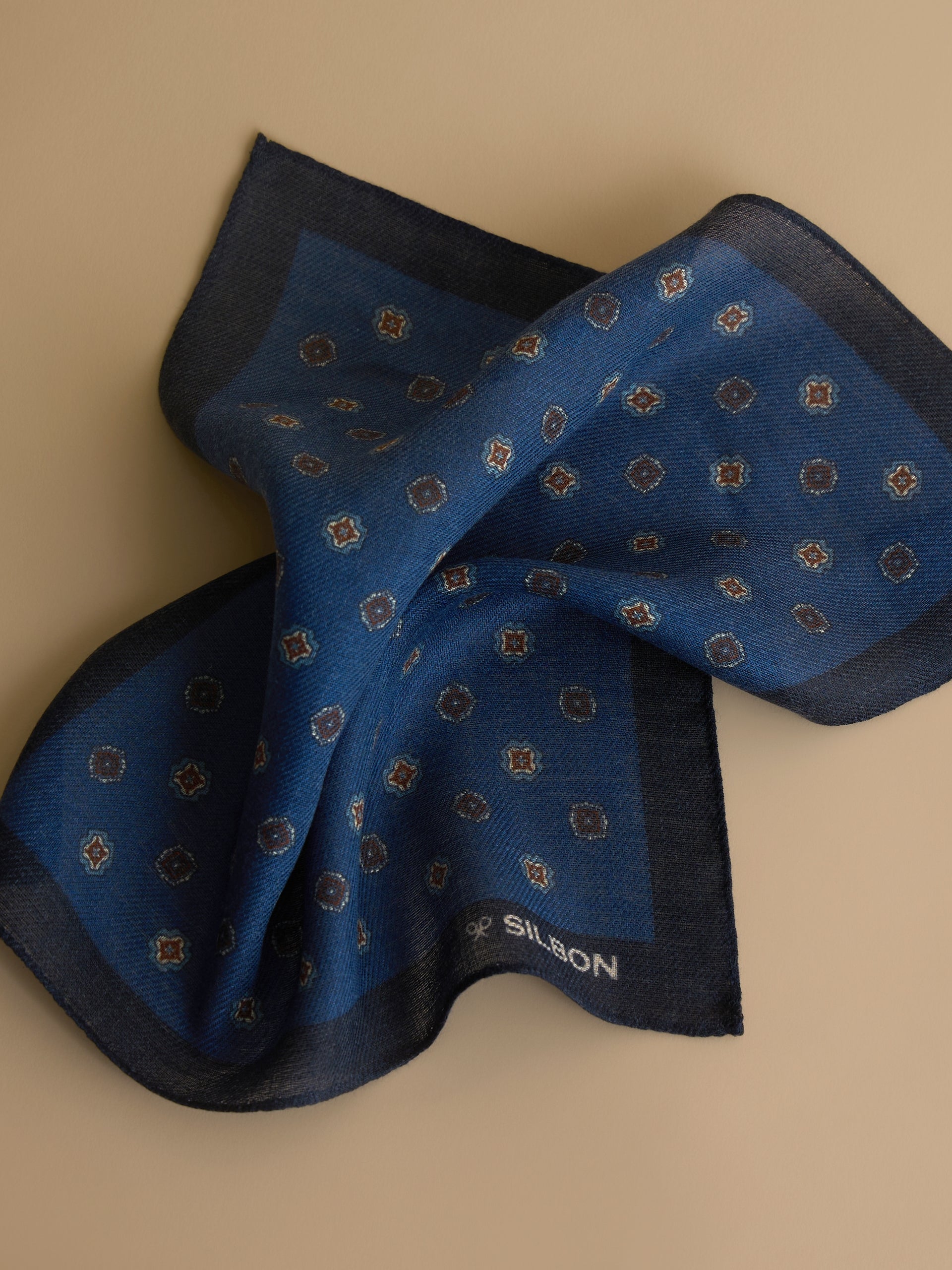 Foulard à motifs géométriques bleu