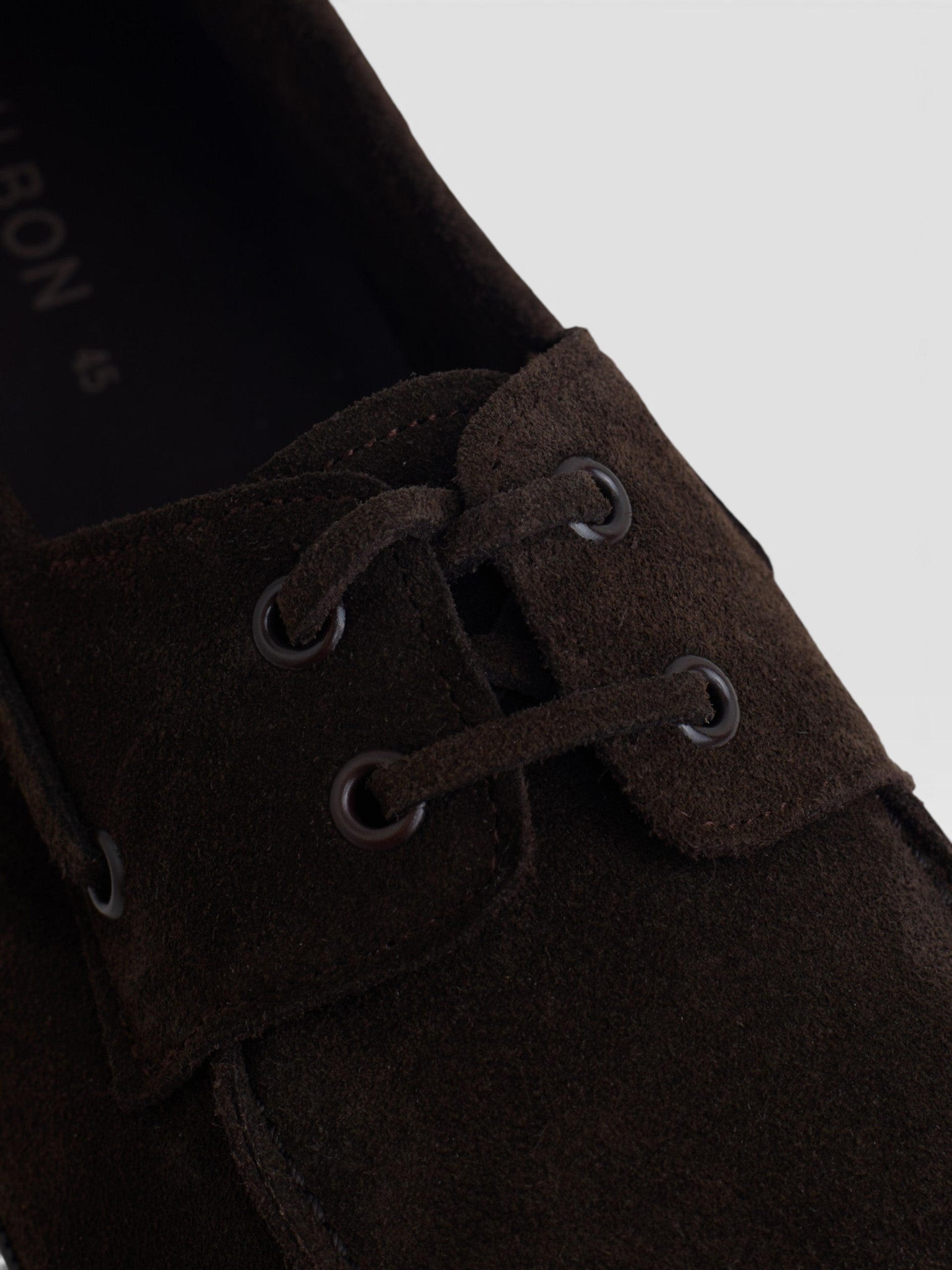 Brown deck shoe cruise