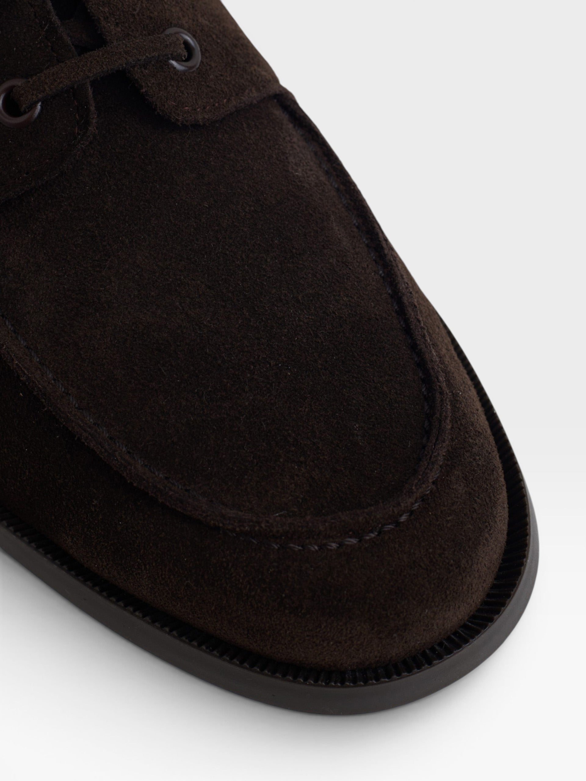 Brown deck shoe cruise