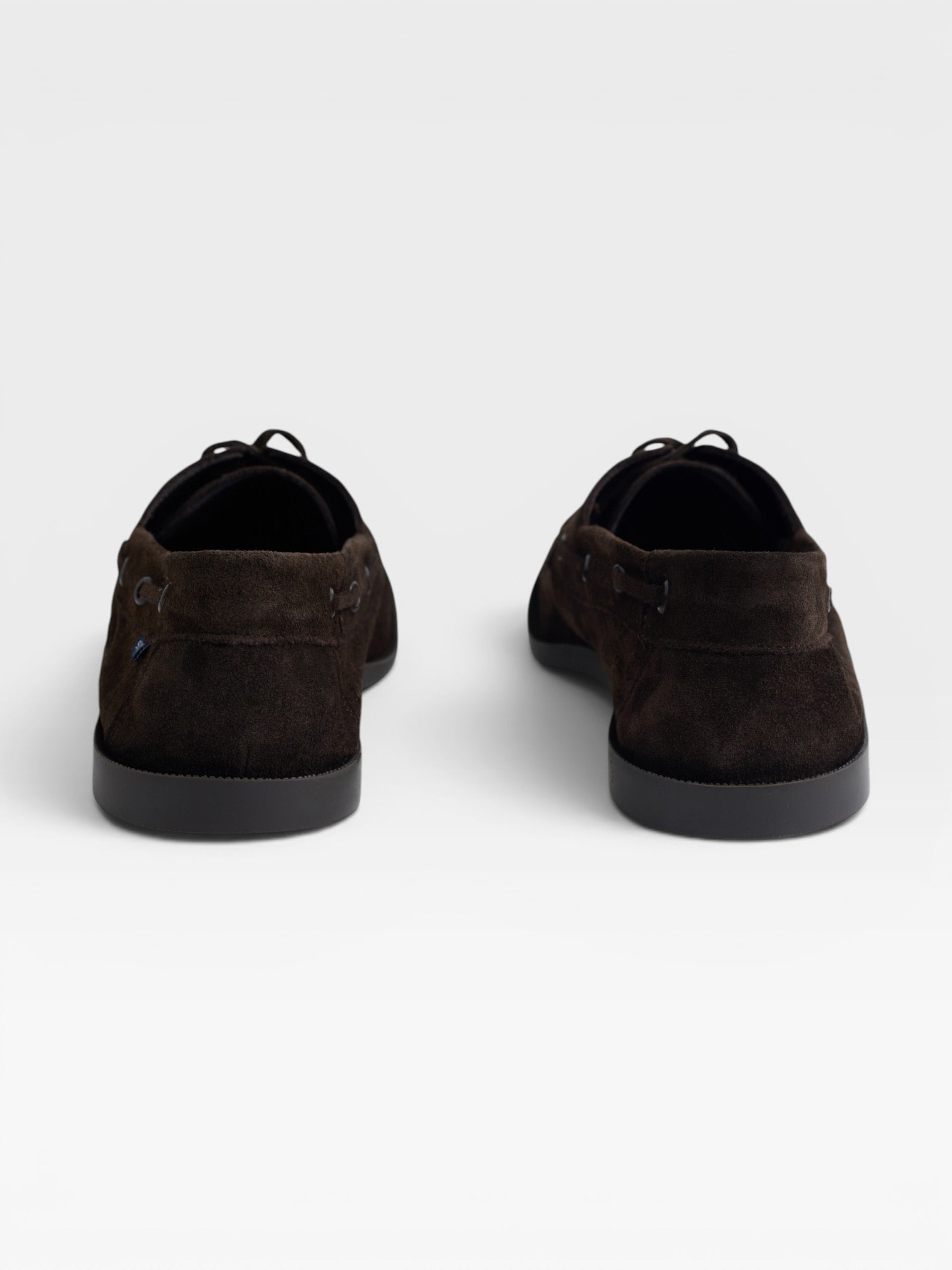 Brown deck shoe cruise