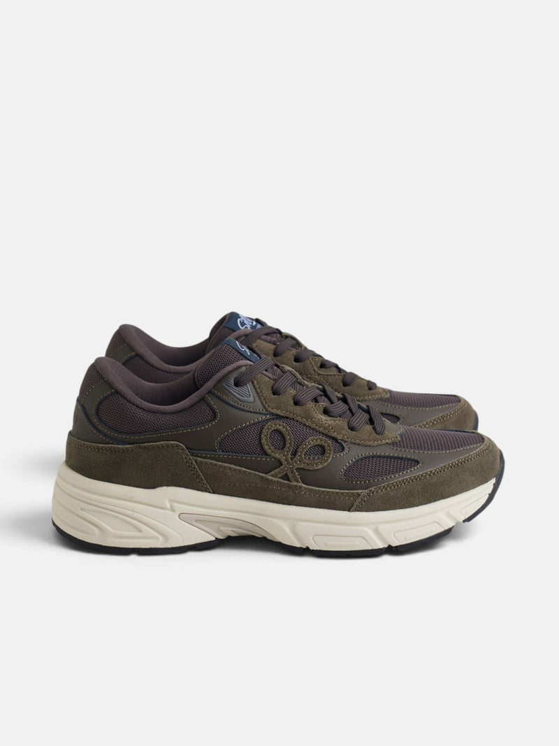 Zapatilla running tono marron