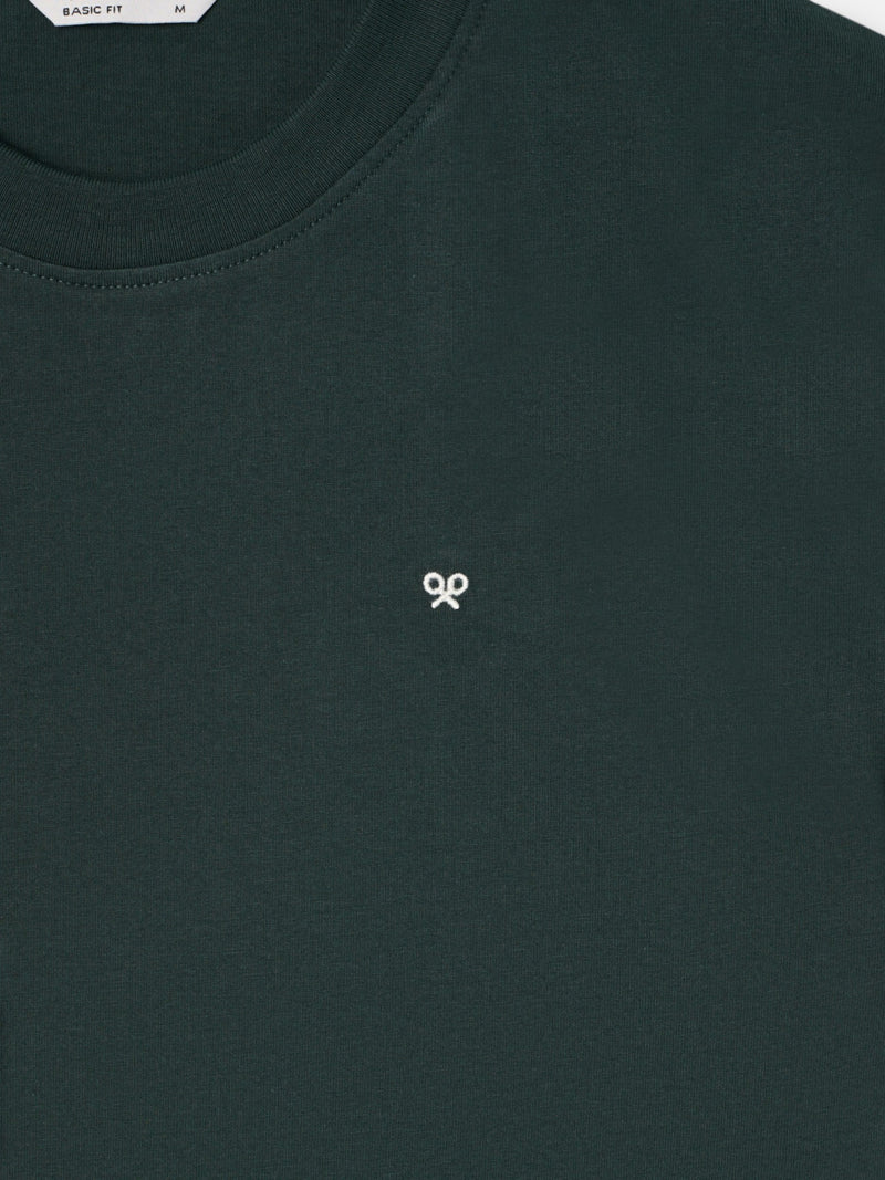 Camiseta basica parche verde oscuro