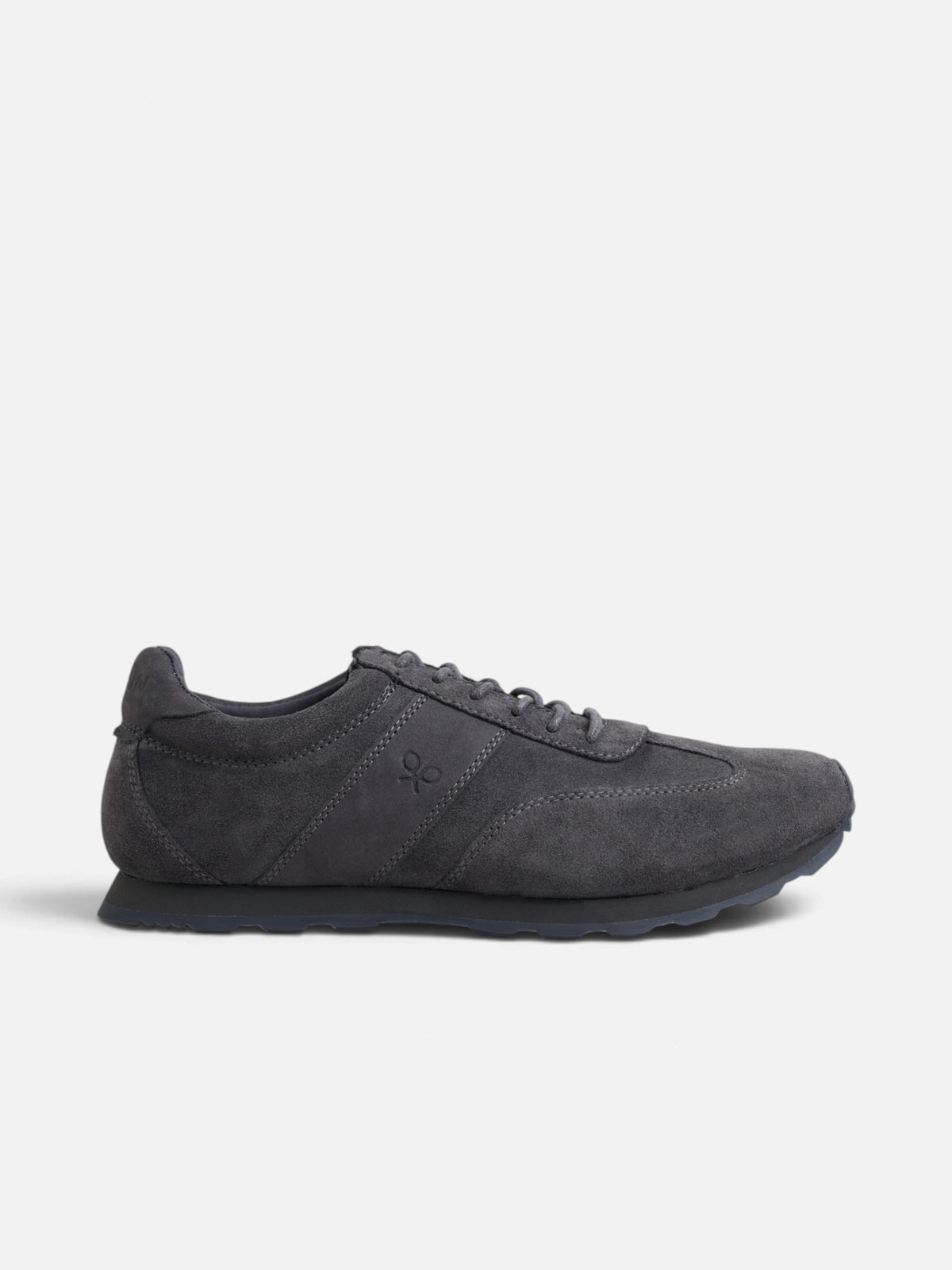 Dark grey suede sneaker