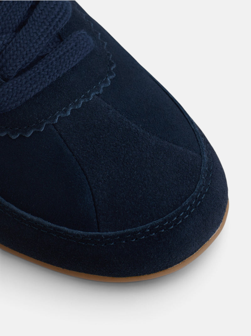 Navy blue retro suede sneaker