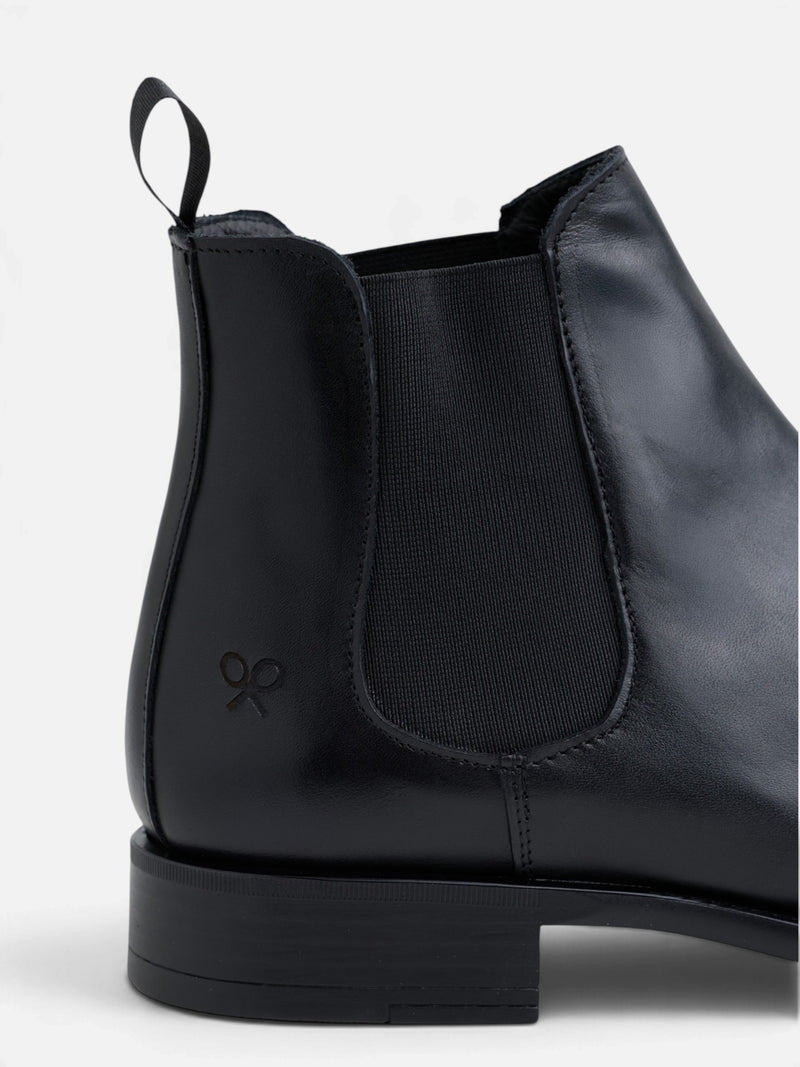 Unique black leather Chelsea boot