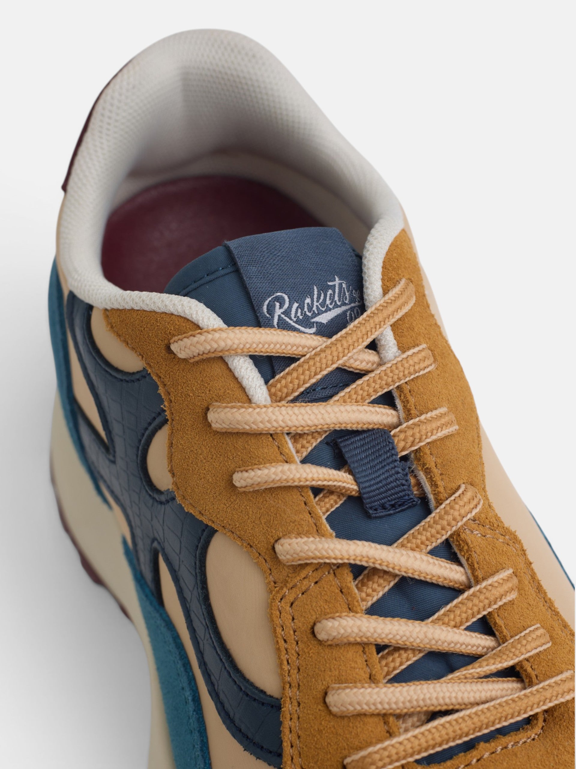RACKETS09 camel and blue sneaker