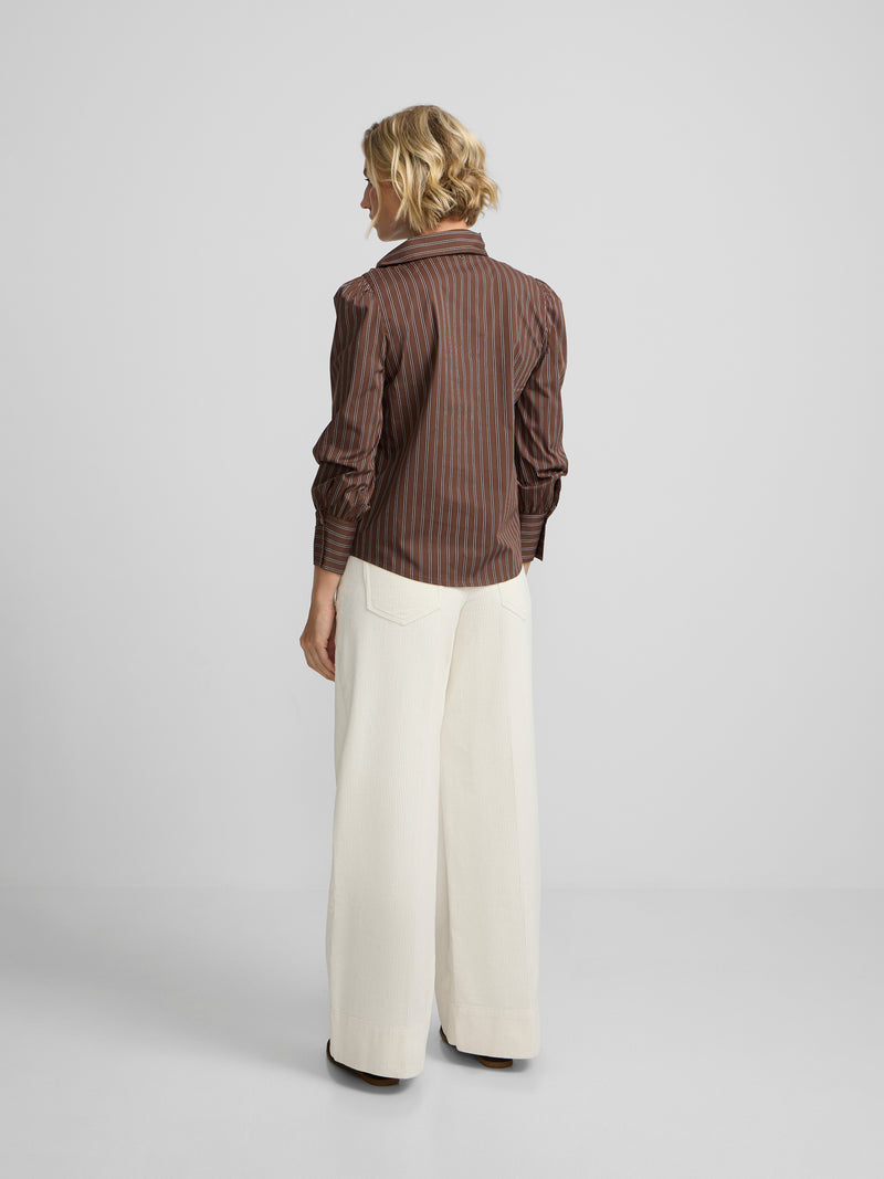 Camisa cuello alto lazada rayas marron