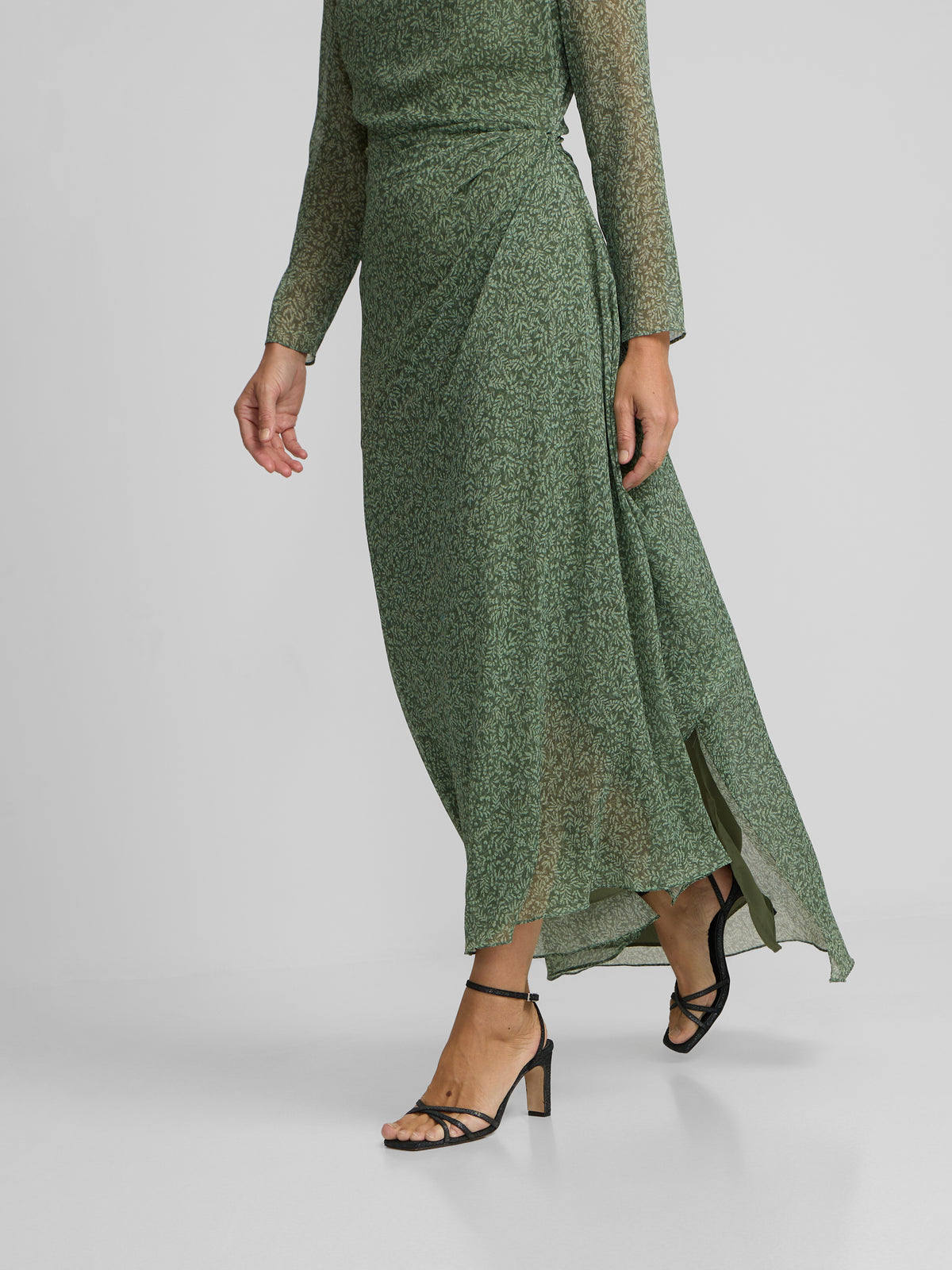 Vestido midi estampado hojas verde