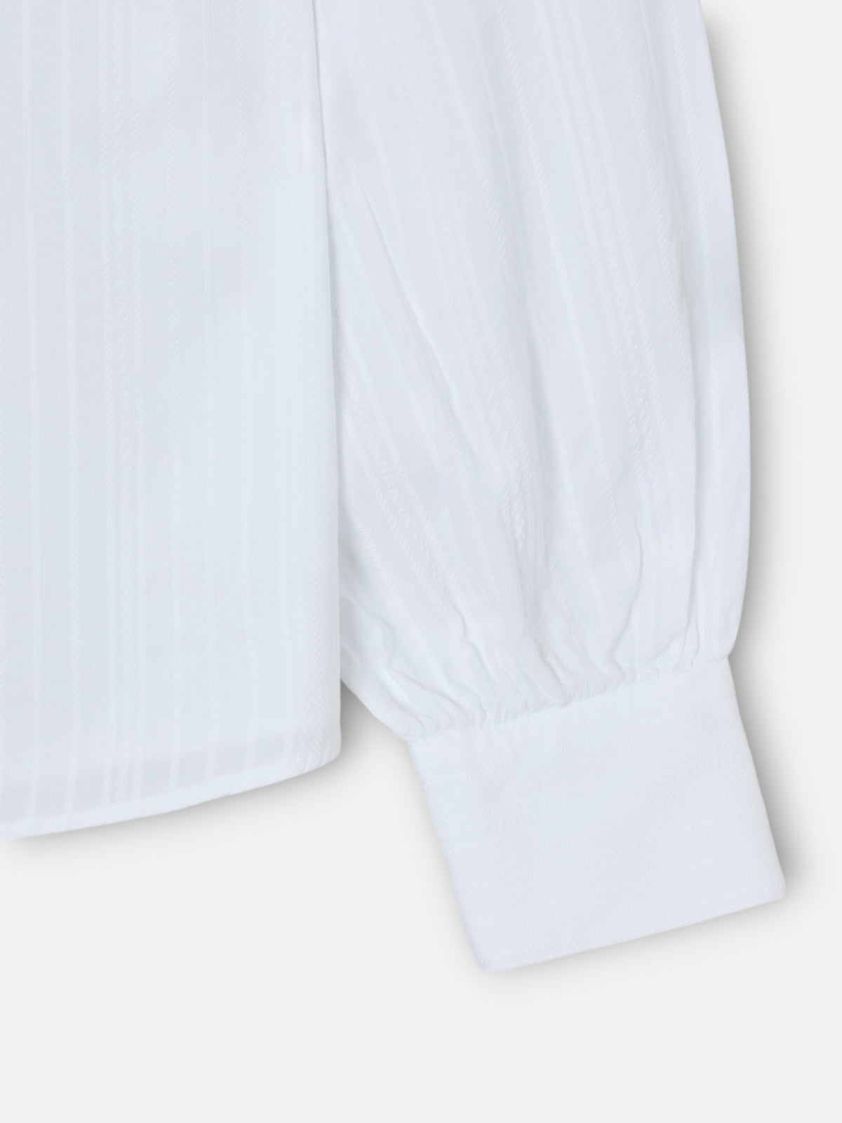 Camisa cuello alto lazos blanca