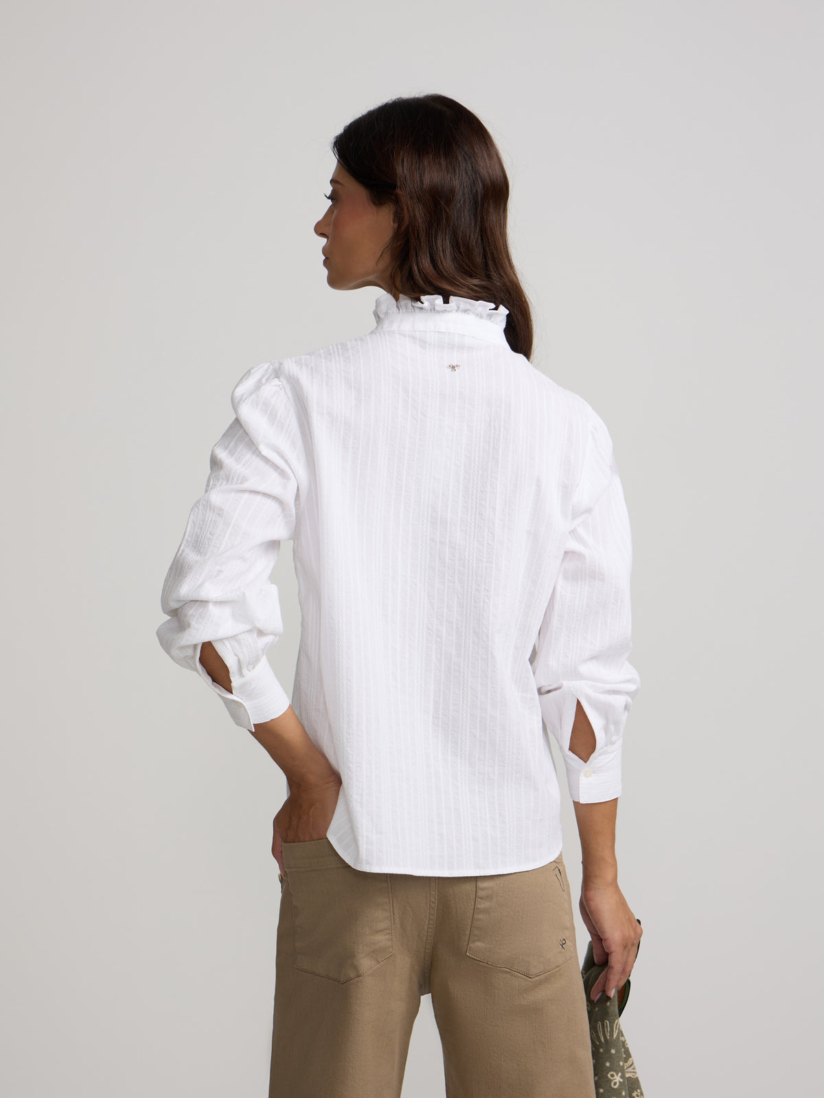 Camisa cuello alto lazos blanca