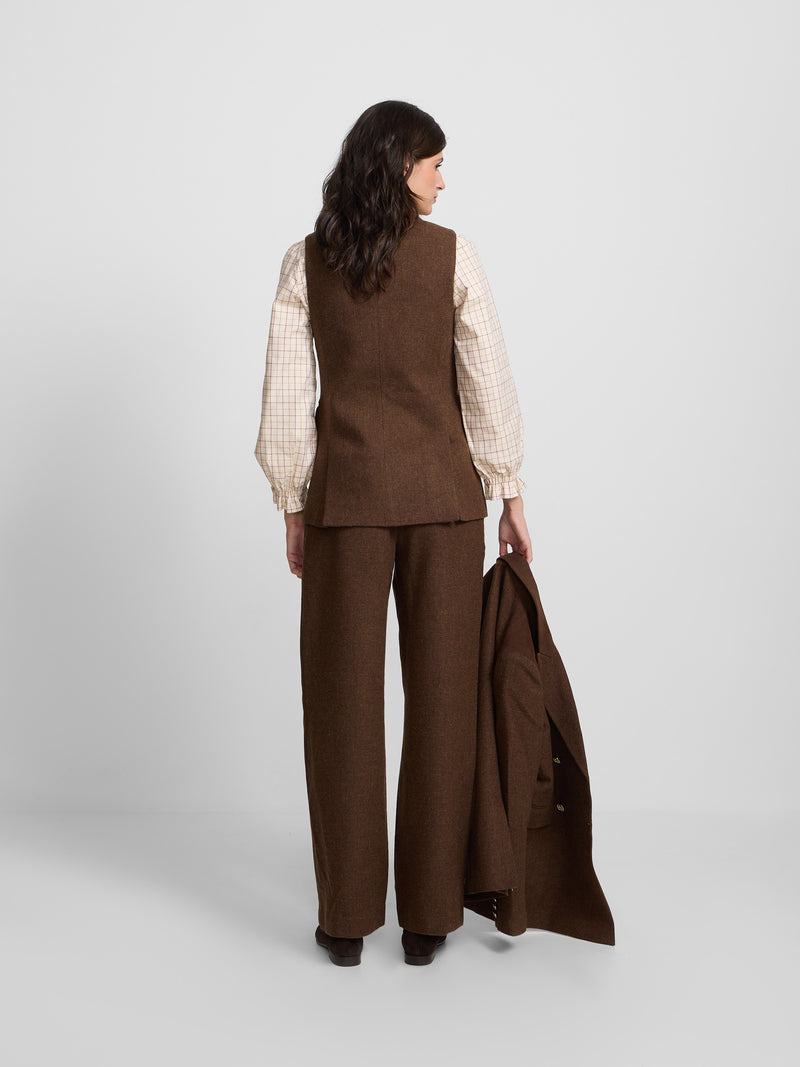 Chaleco cruzado sarga marron