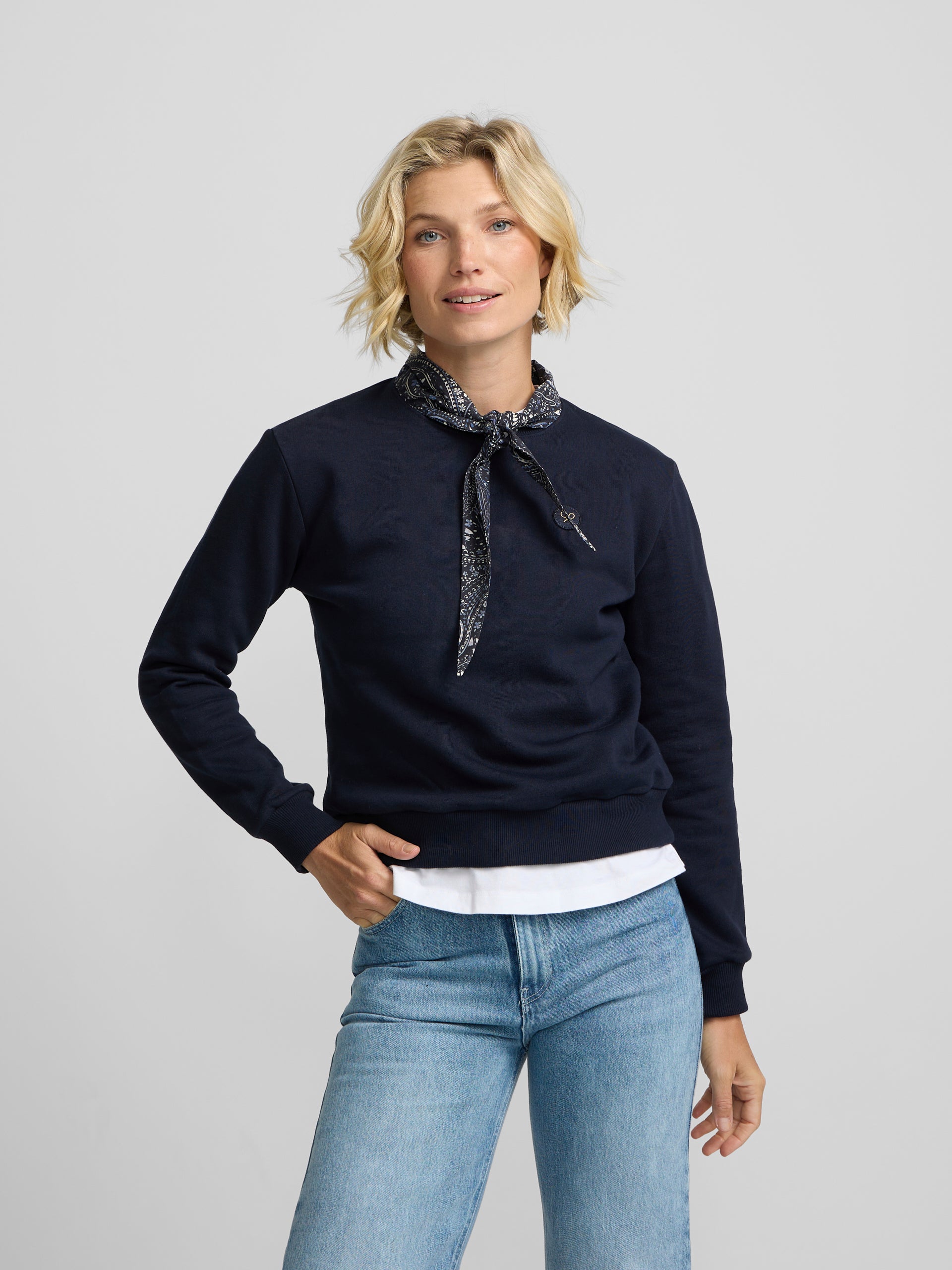 Women's sweatshirt with navy blue scarf