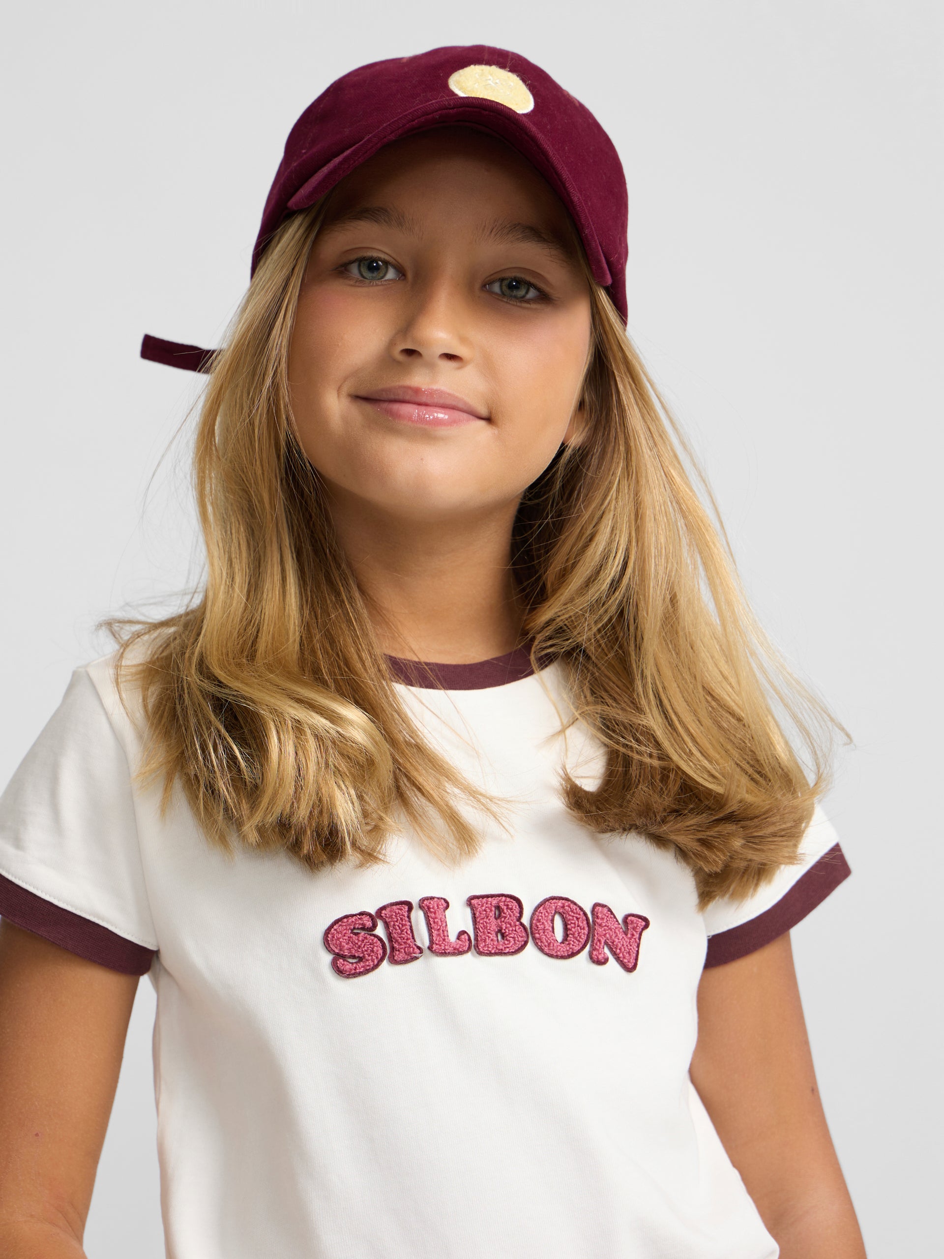 Camiseta girl silbon varsity crudo