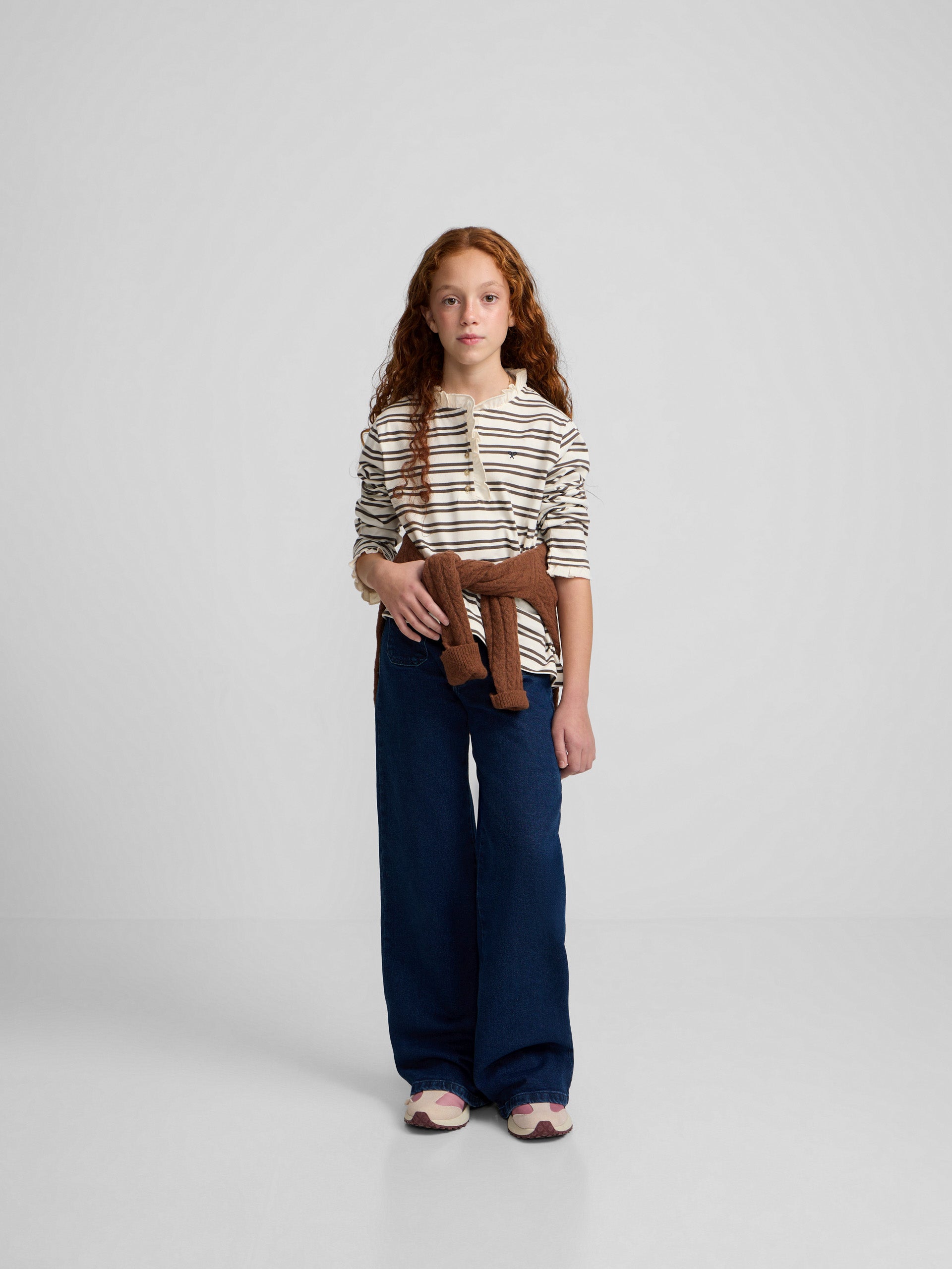 T-shirt fille col volant rayé camel et écru