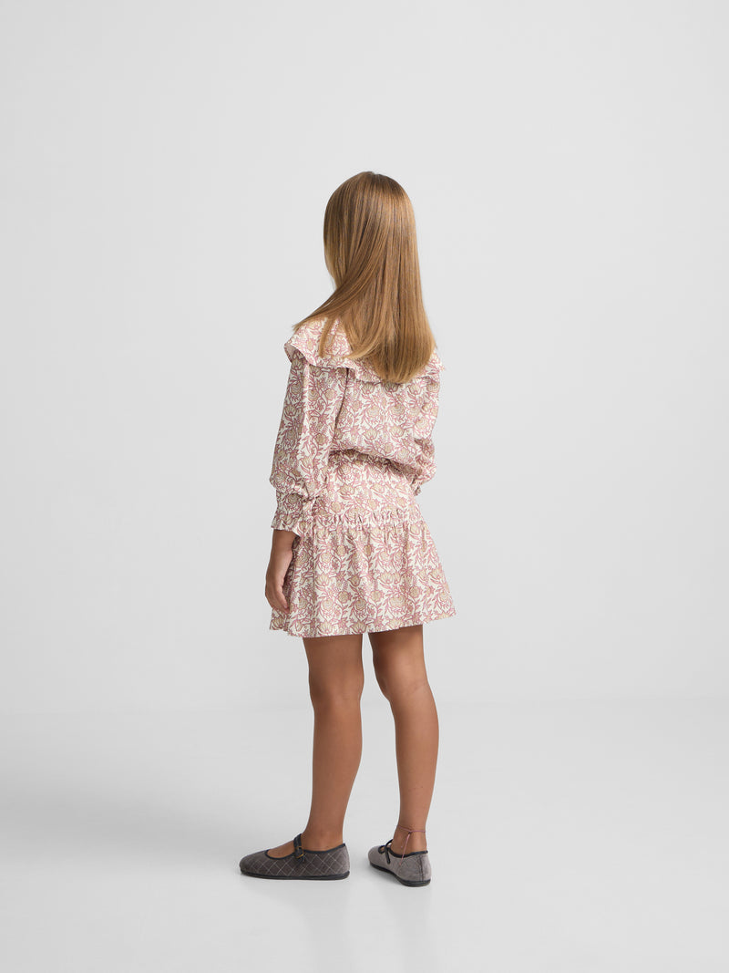 Saia de menina estampada com flores rosa e branco