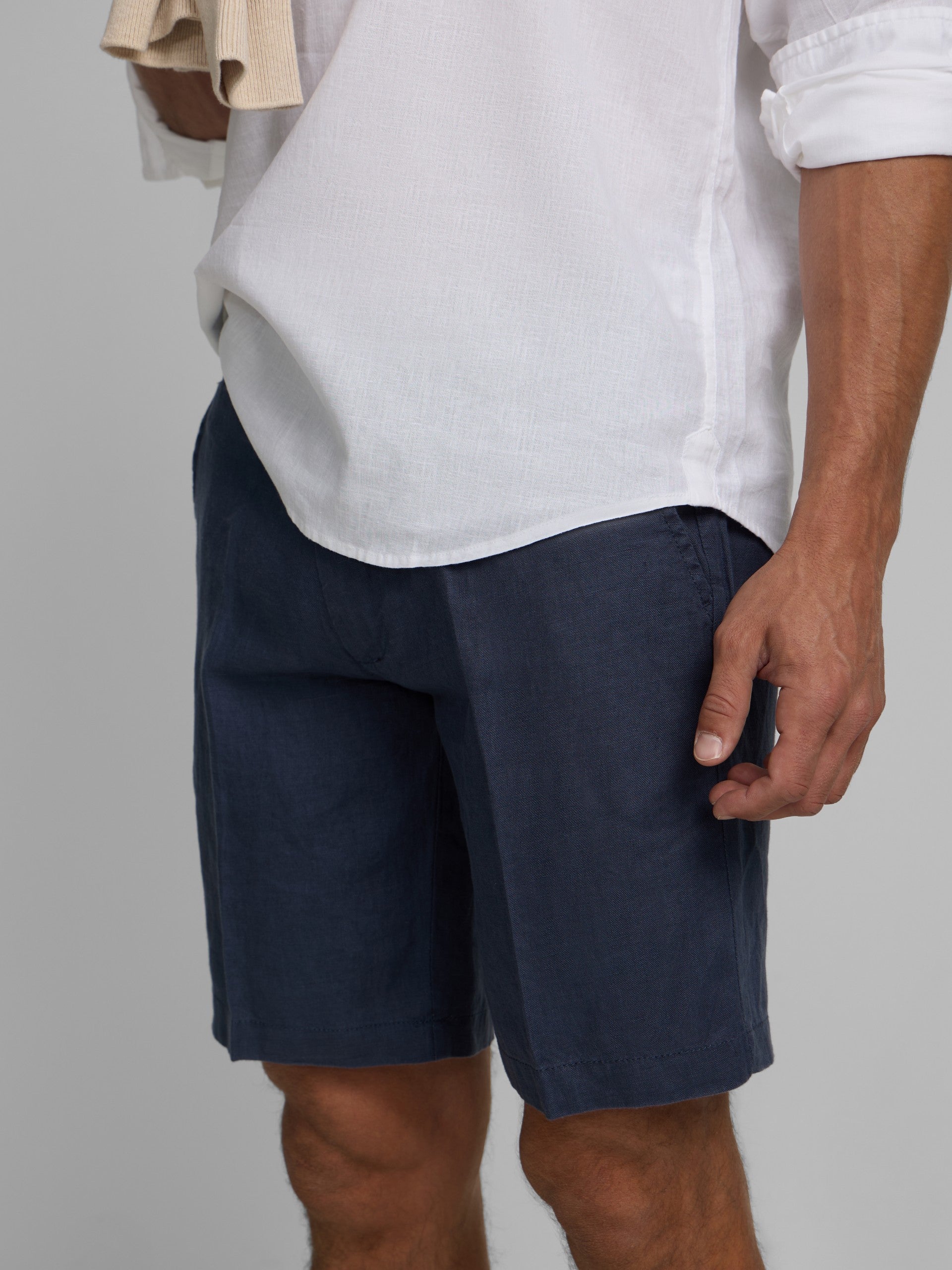 Bermuda en lin uni bleu indigo