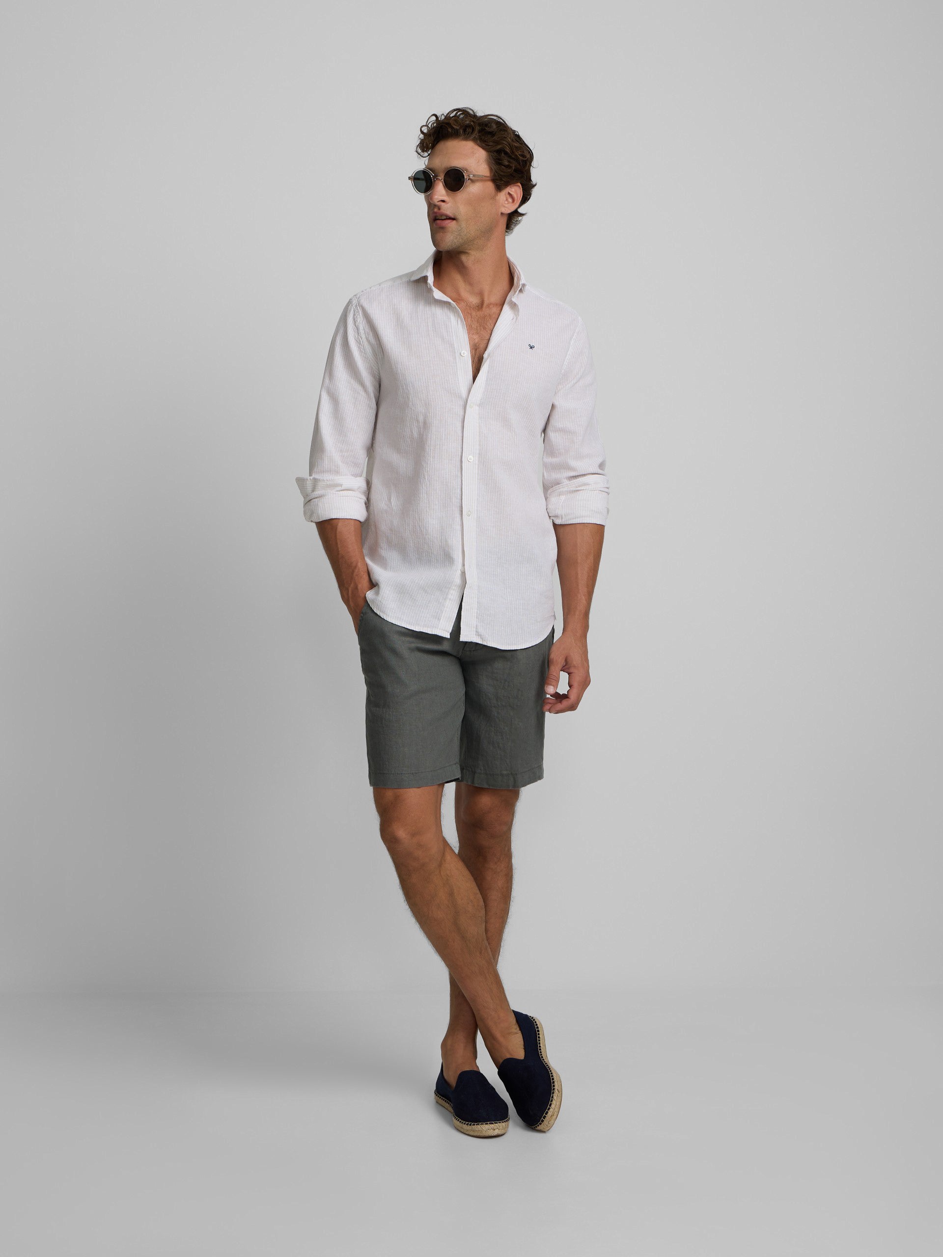 Plain green linen Bermuda shorts
