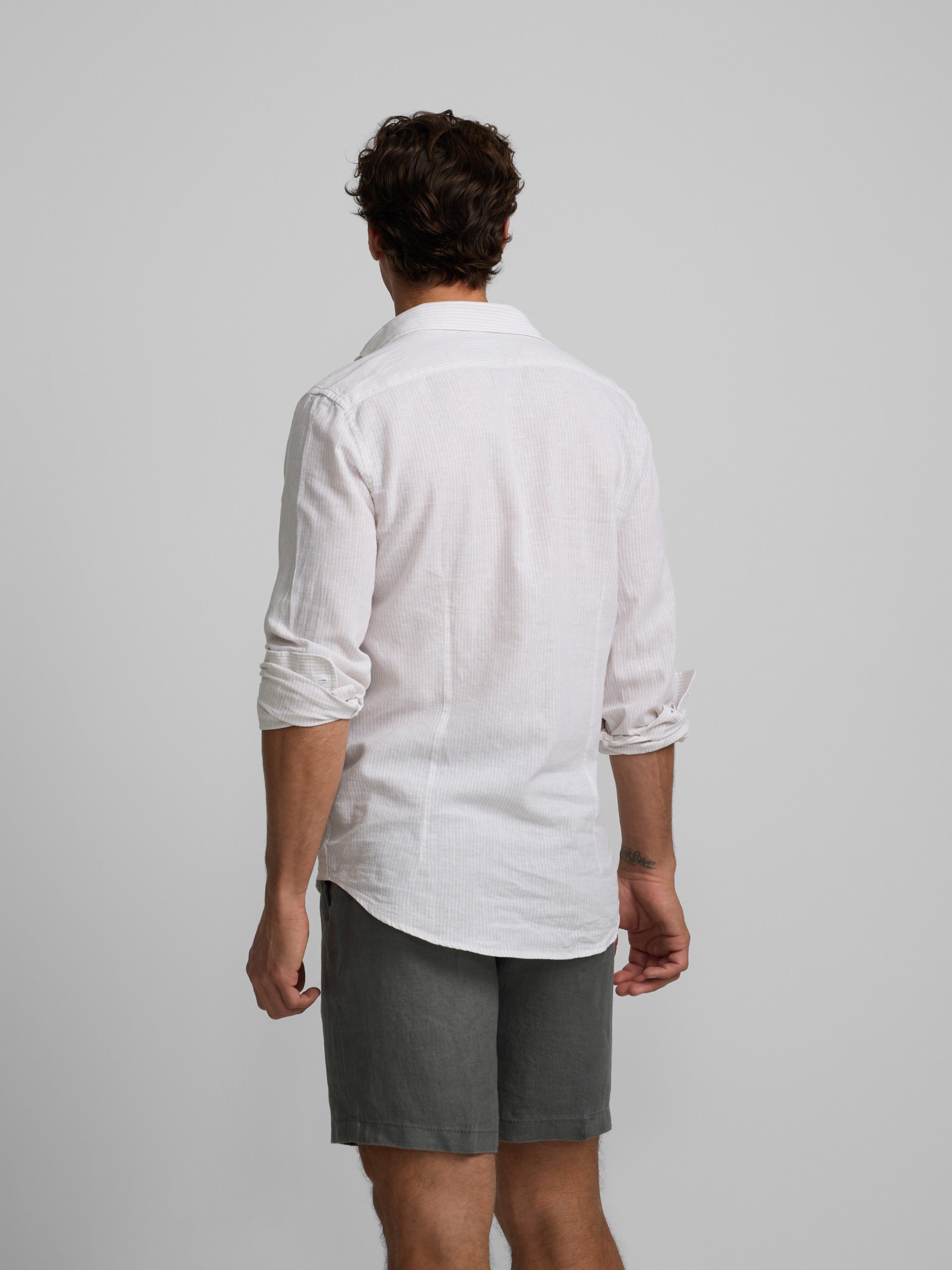 Plain green linen Bermuda shorts