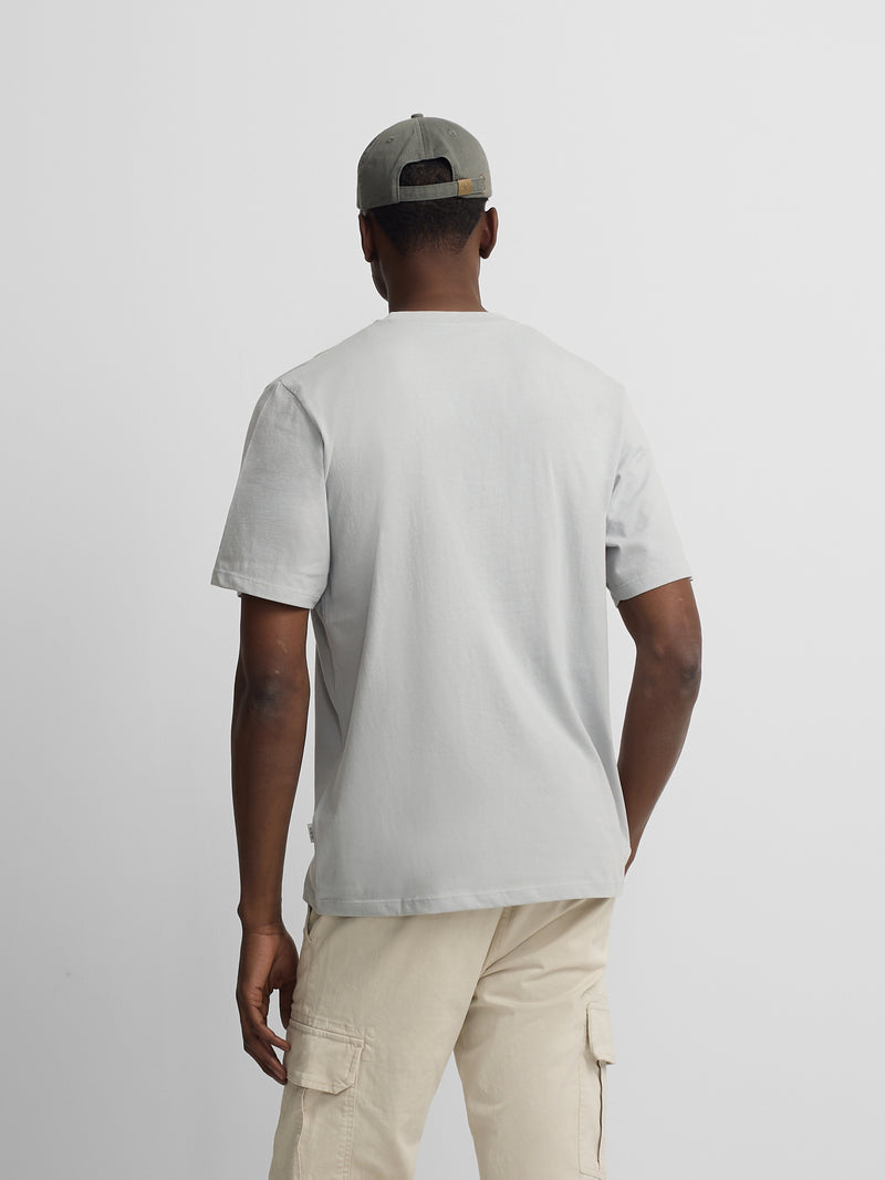 Plain T-shirt with light blue mini logo patch