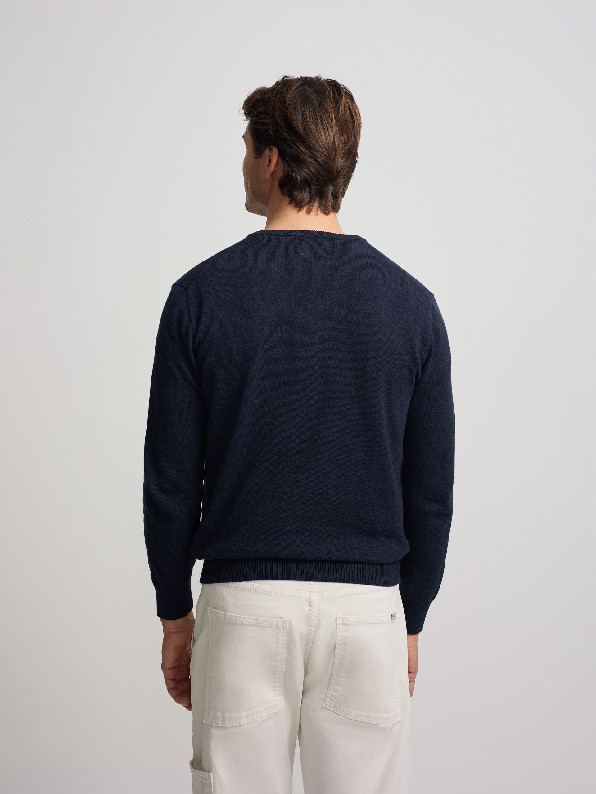 Jersey liso cuello pico azul marino