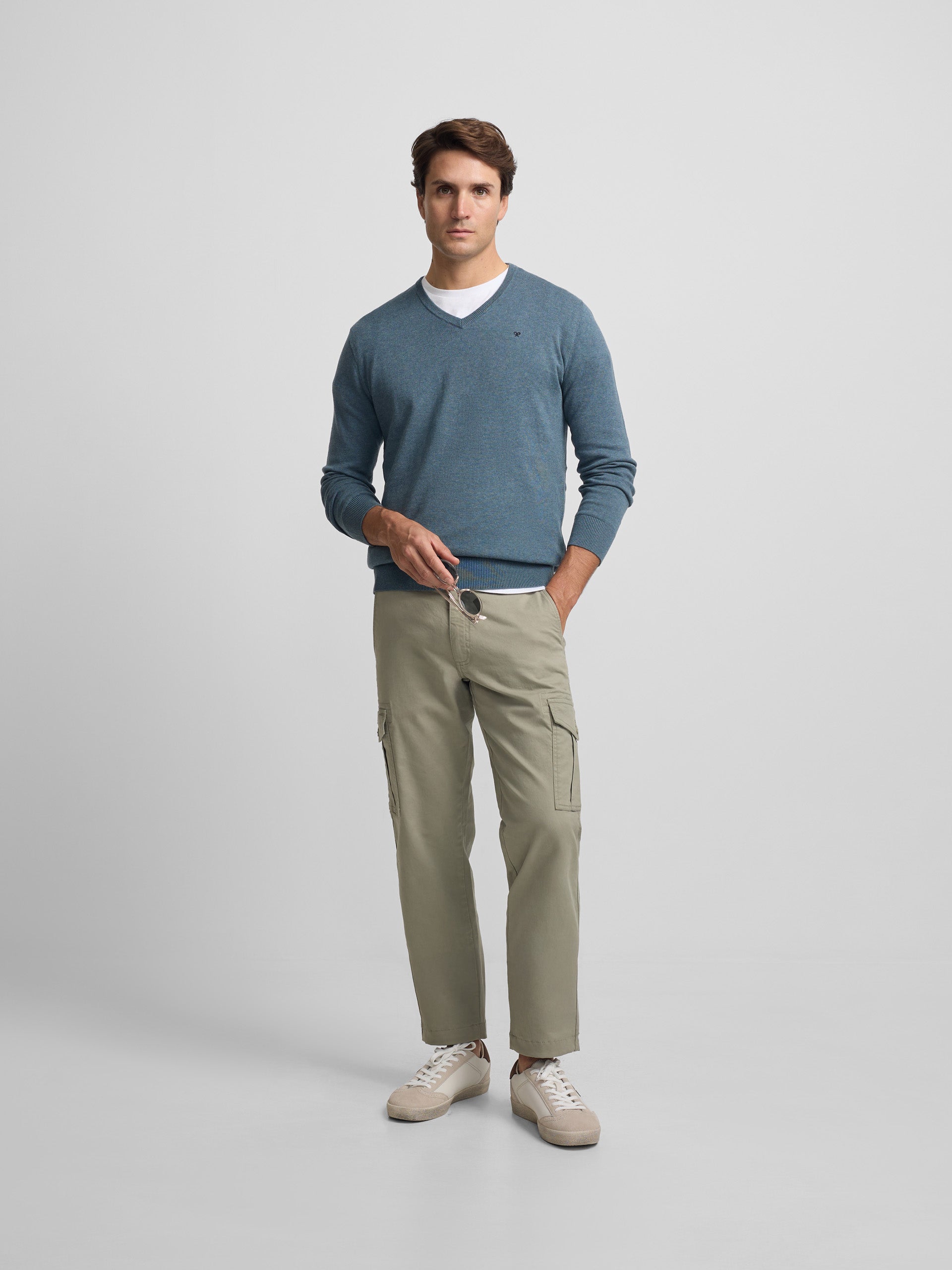 Jersey liso cuello pico azul claro