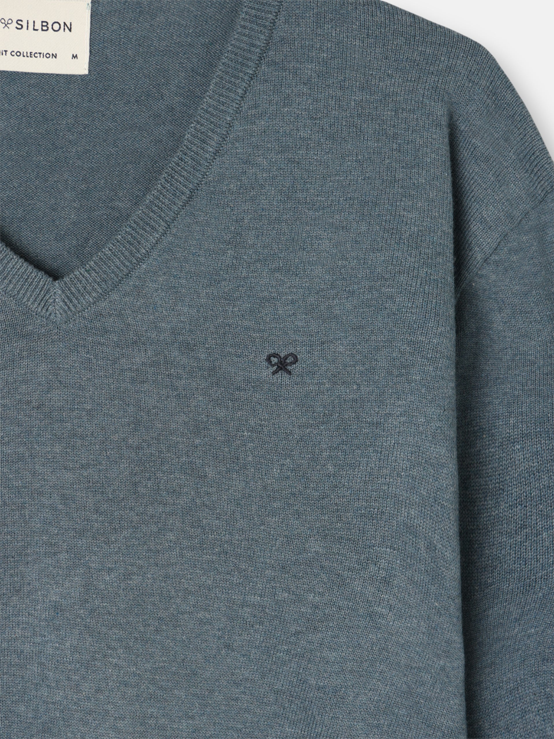 Jersey liso cuello pico azul claro