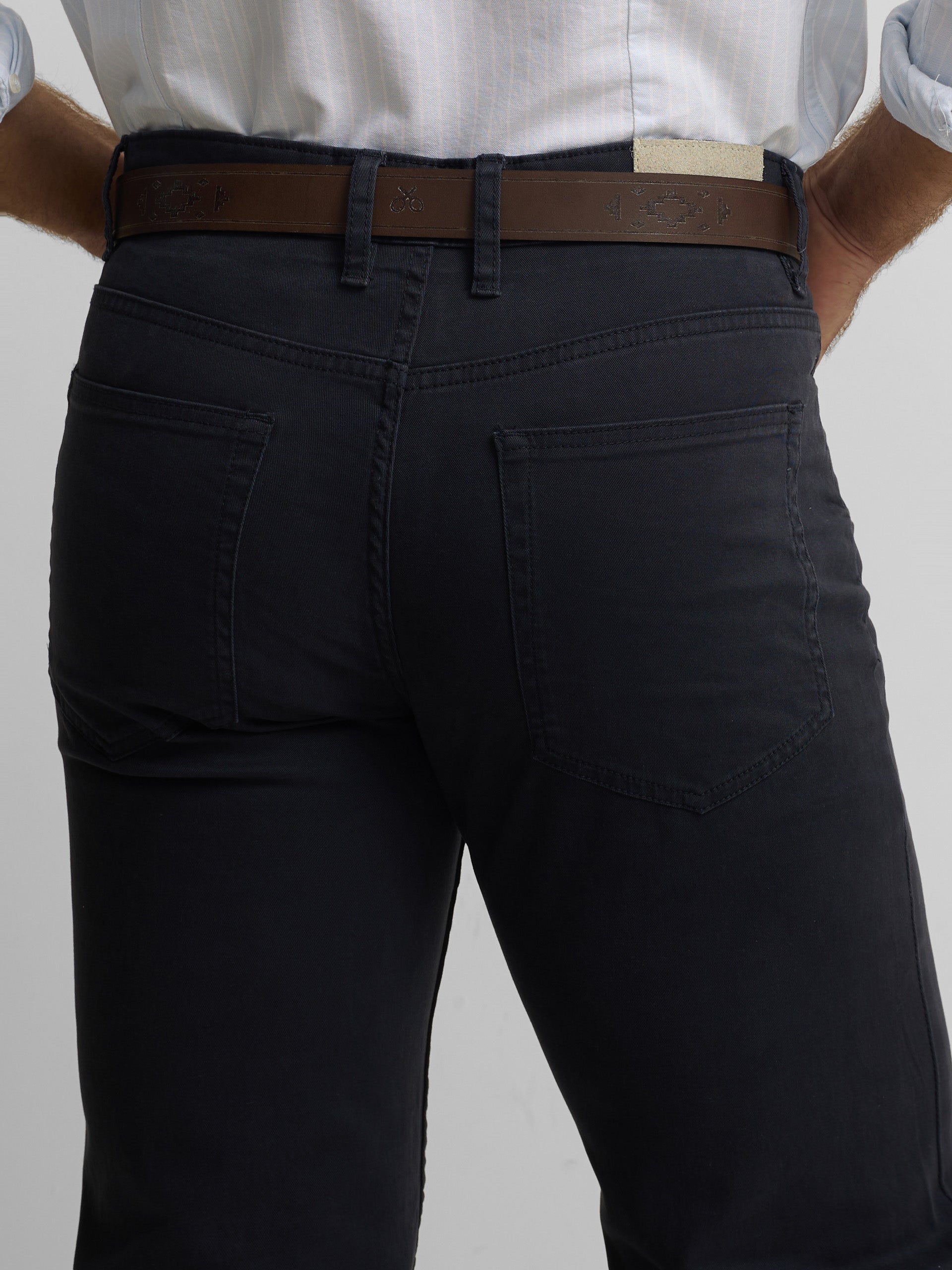 Pantalon de sport bleu marine à cinq poches